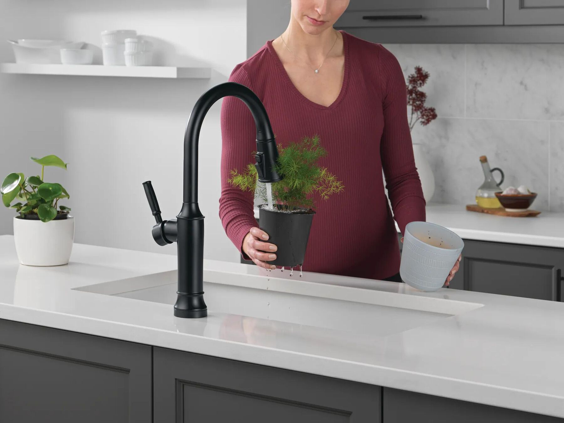 Touch<sub>2</sub>O&reg; Technology Kitchen Faucet with Touchless Technology