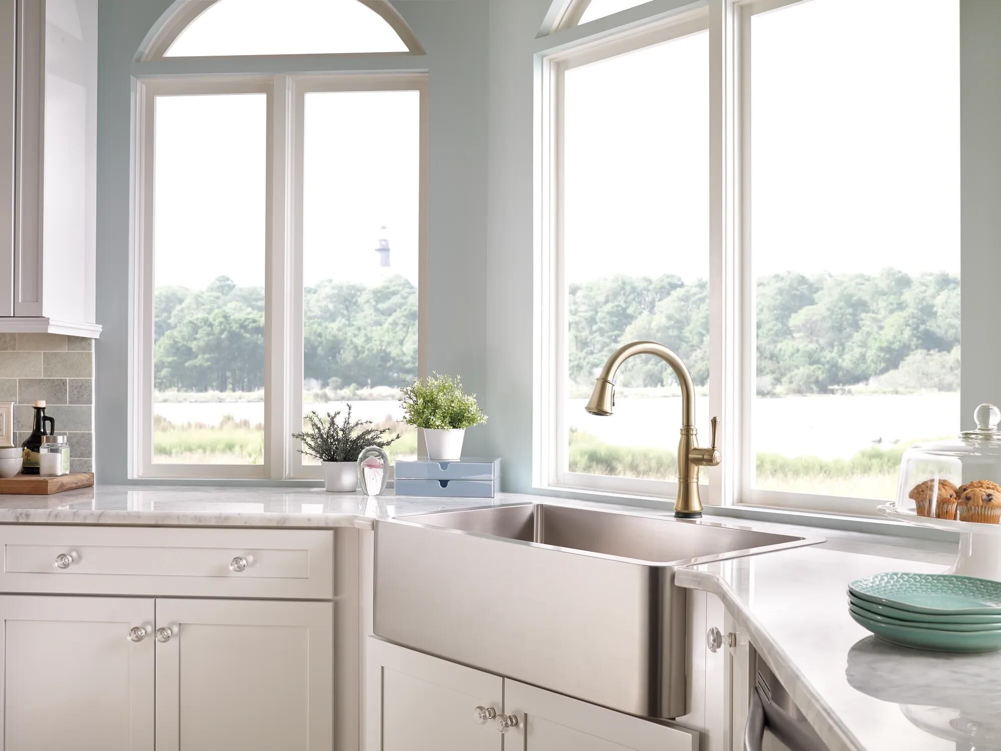Single Handle Pull-Down Kitchen Faucet with Touch2O® and