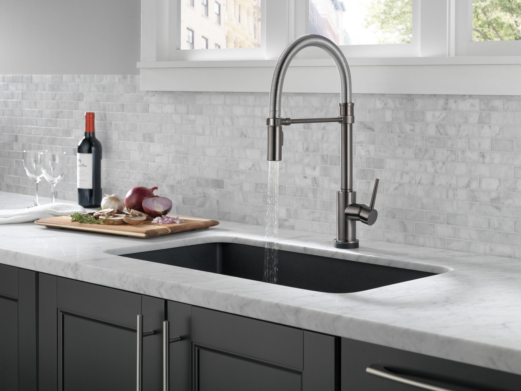 Single-Handle Pull-Down Spring Kitchen Faucet with Touch<sub>2</sub>O&reg; Technology
