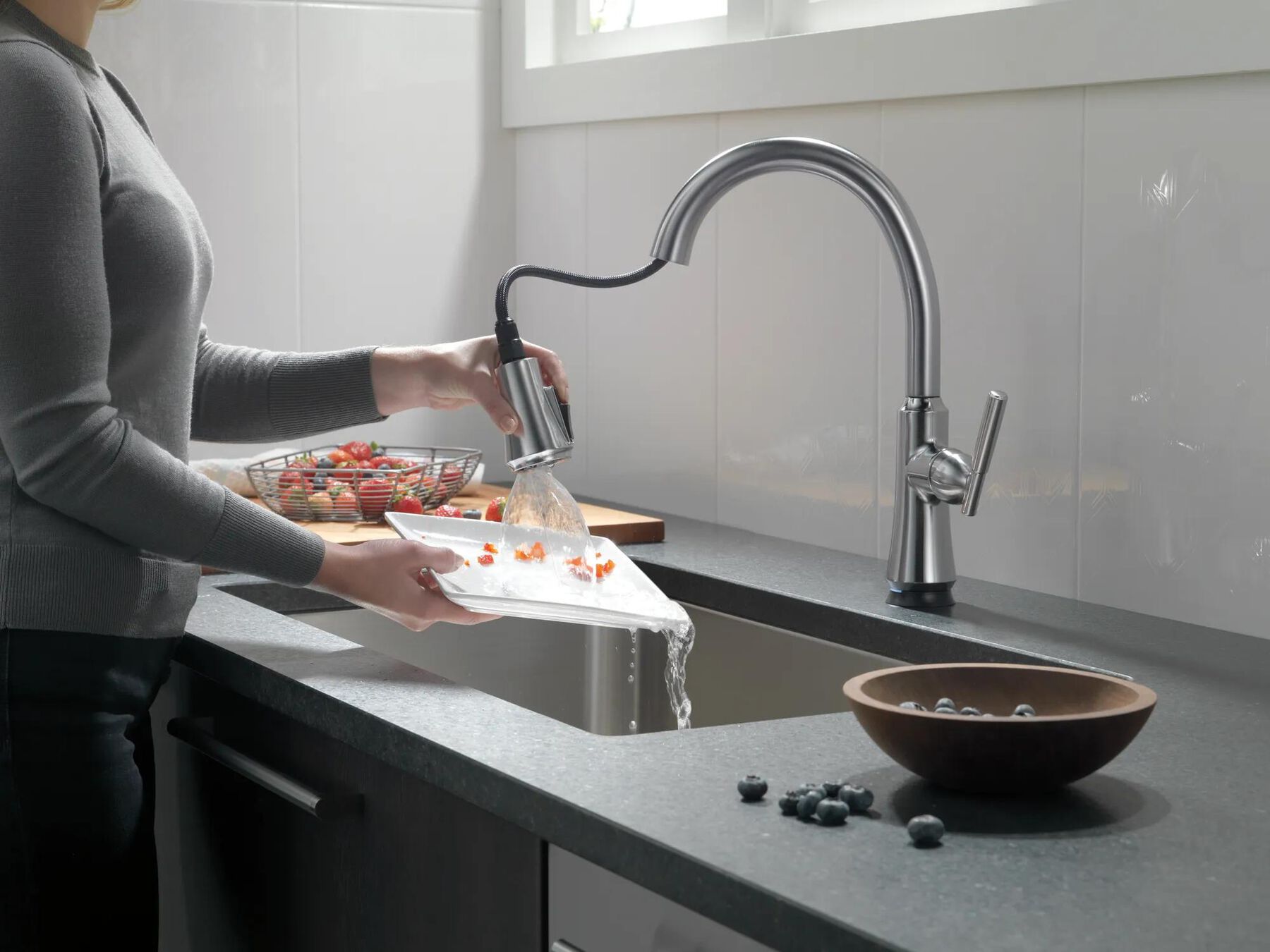 Single Handle Pull Down Kitchen Faucet with Touch<sub>2</sub>O Technology (Recertified)
