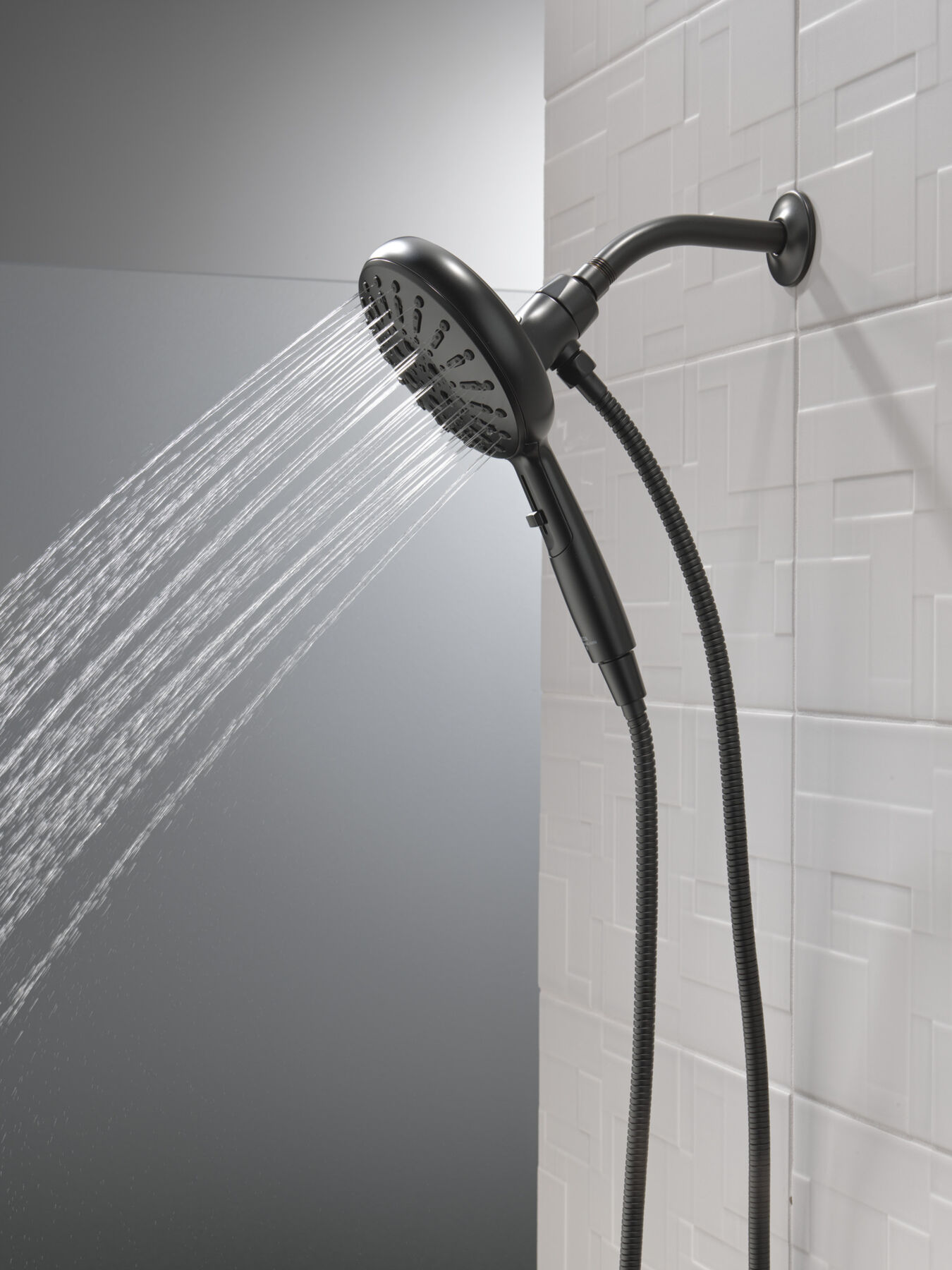 7-Setting SureDock&reg; Magnetic Hand Shower