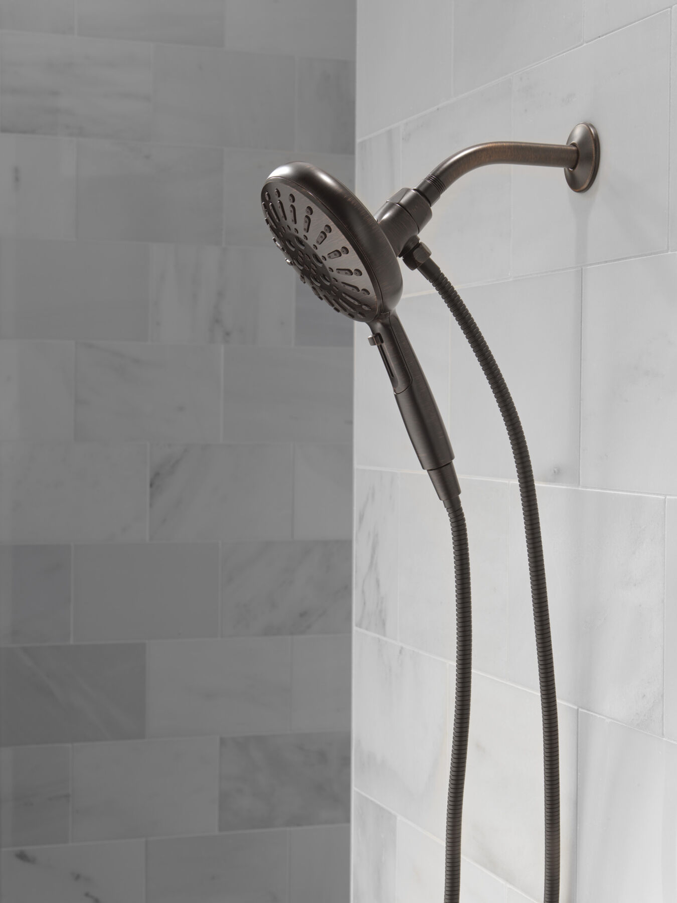 7-Setting SureDock&reg; Magnetic Hand Shower