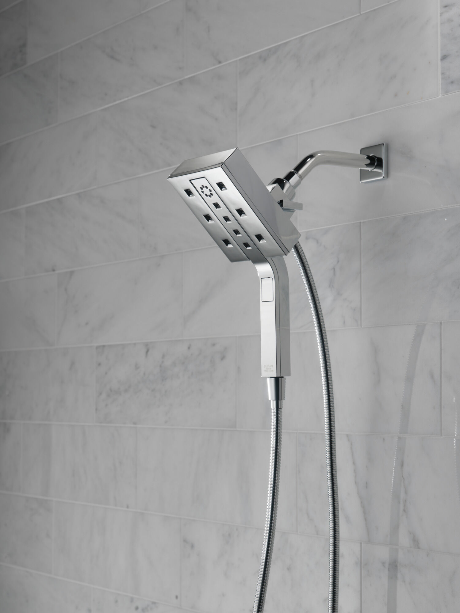 witk　PERIODFEATURES MANHOLEEDITION H2Okinetic® In2ition® 4-Setting Two-in-One Shower in Lumicoat