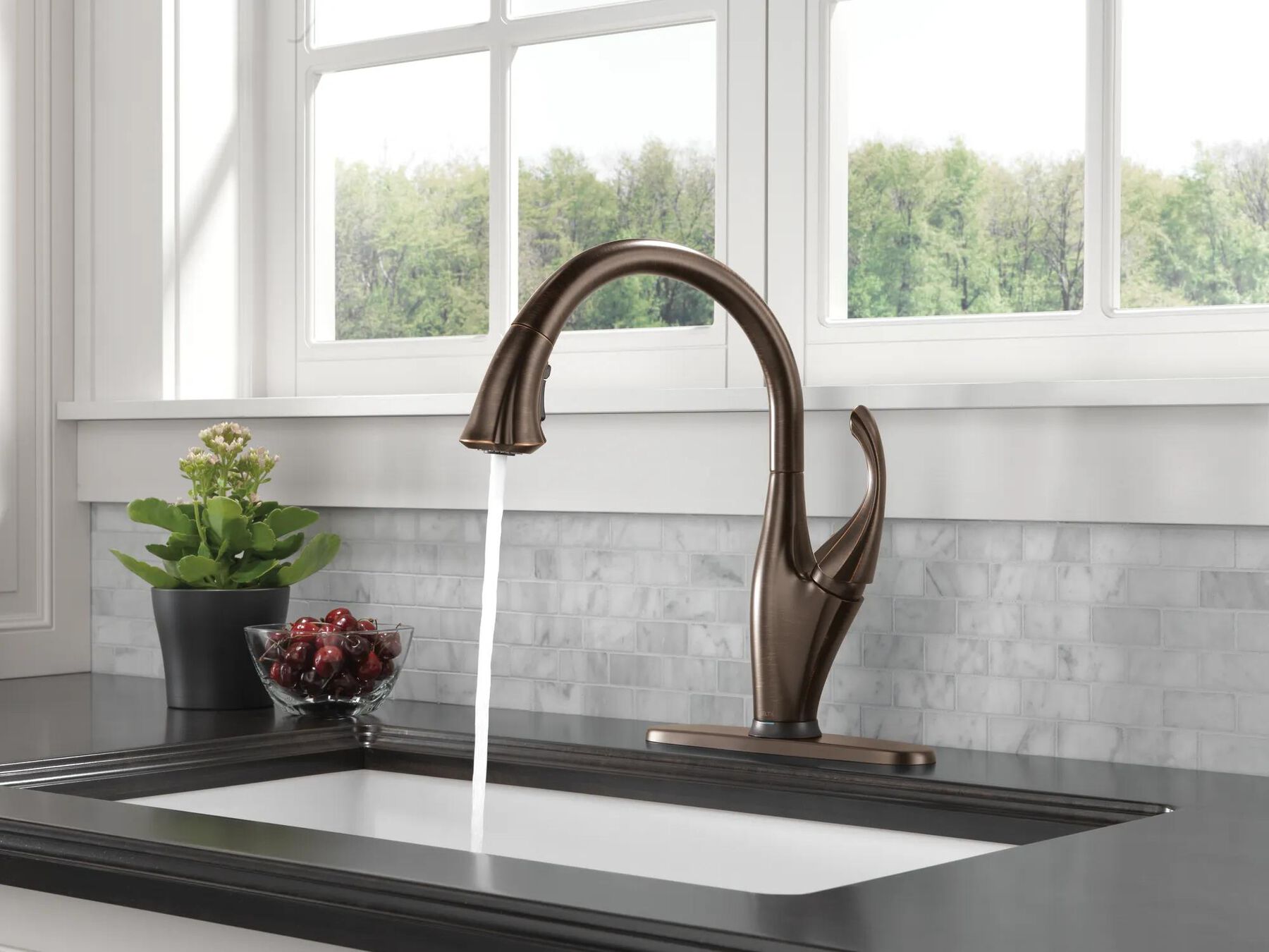 Single Handle Pull-Down Kitchen Faucet with Touch<sub>2</sub>O&reg; and ShieldSpray&reg; Technologies