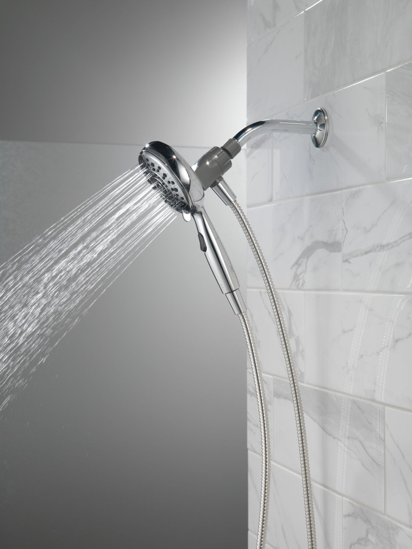 6-Setting SureDock&reg; Magnetic Hand Shower