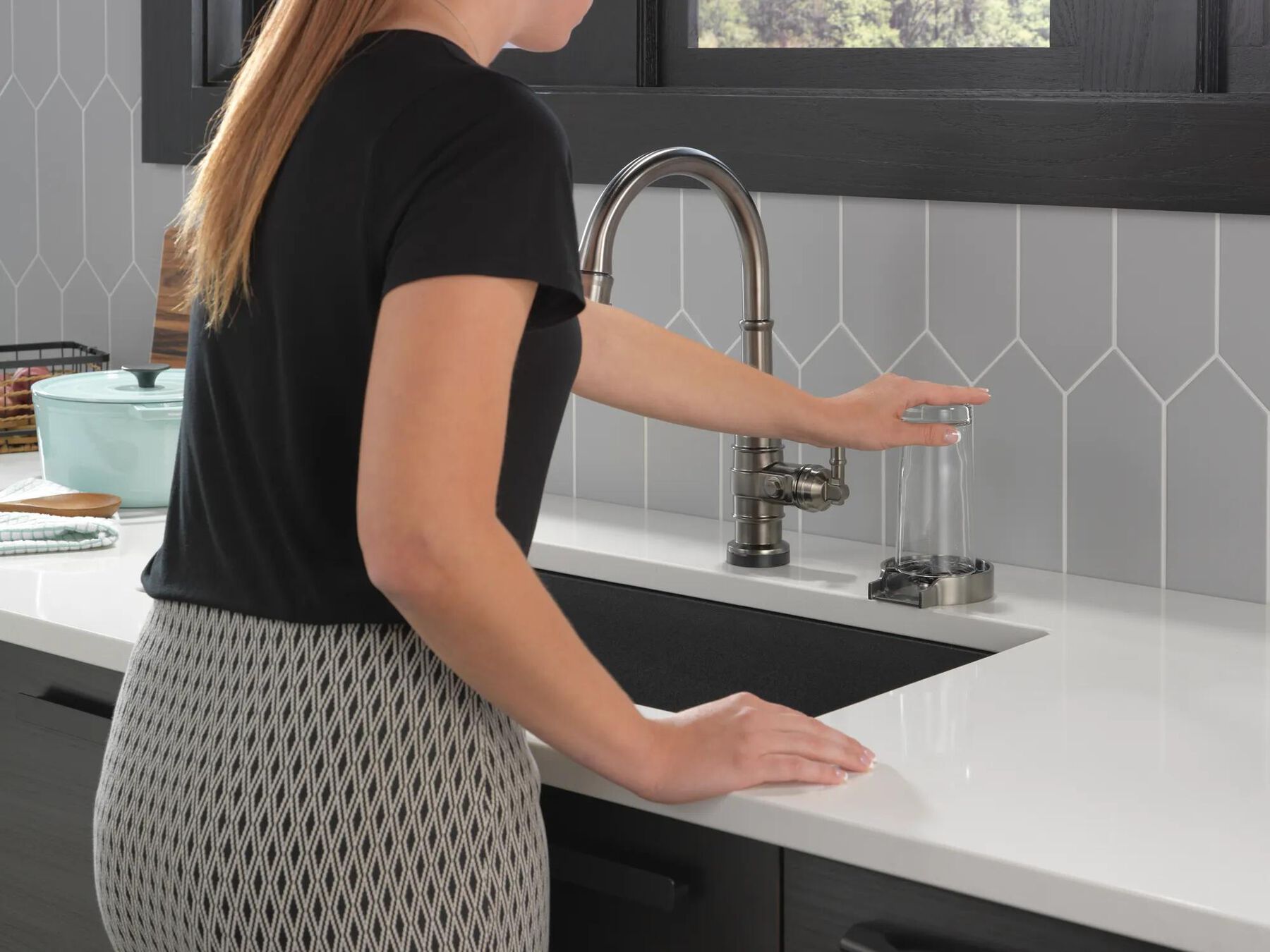 Single Handle Pull-Down Kitchen Faucet With Touch<sub>2</sub>O&reg;  Technology