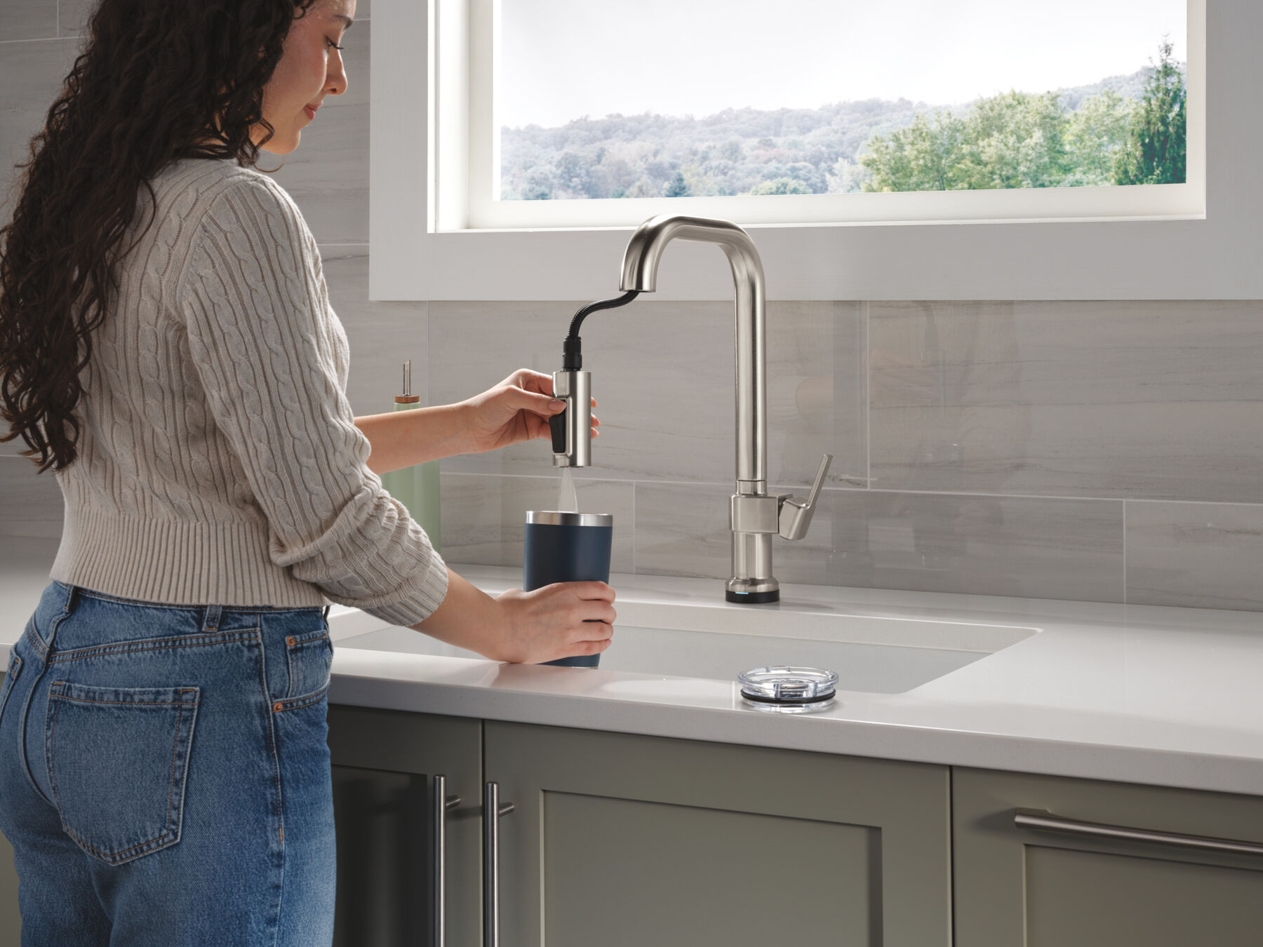 Touch2O&reg; with Touchless Technology Single Handle Pull-Down Kitchen Faucet
