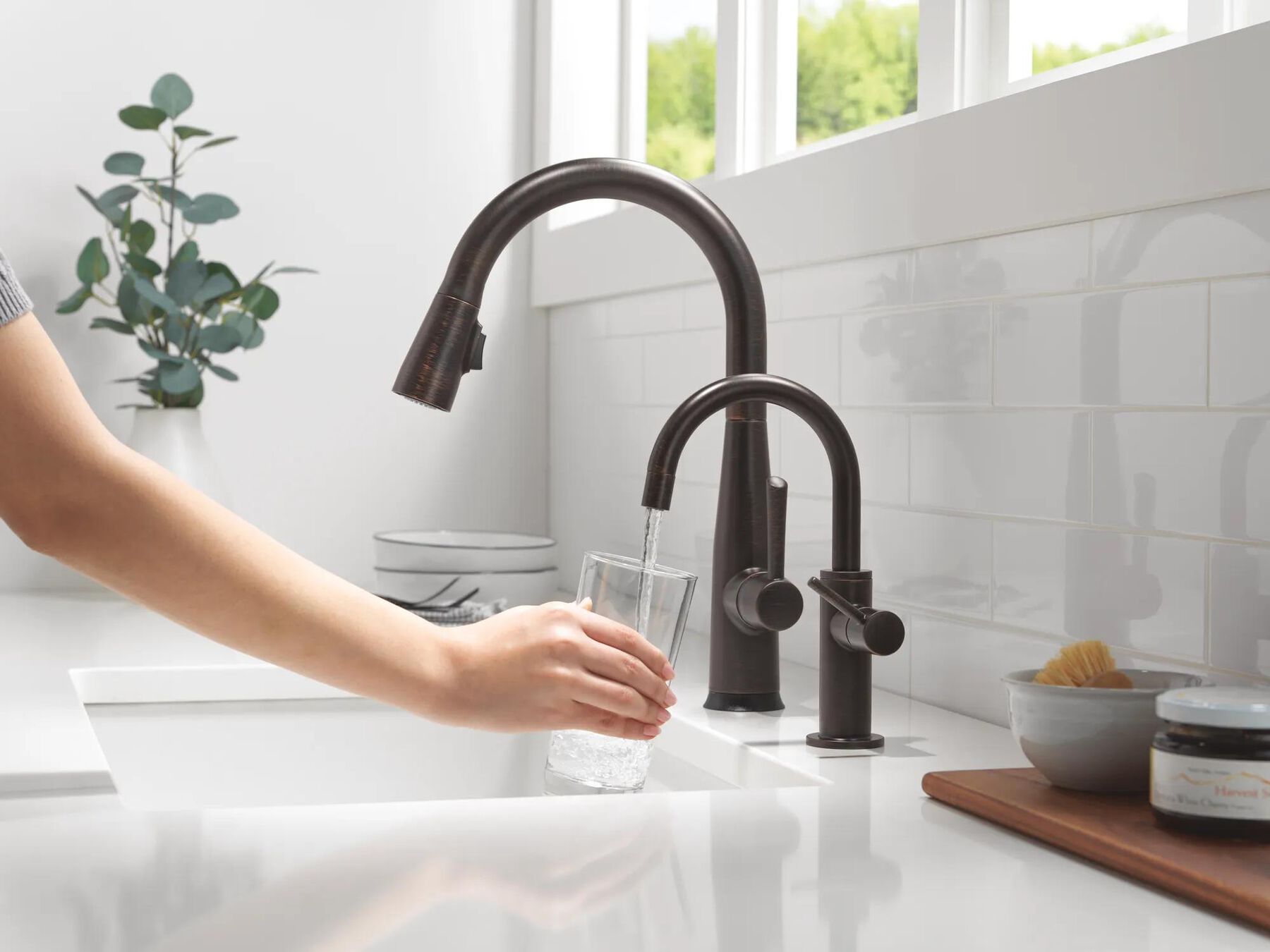Touch<sub>2</sub>O&reg; Technology Kitchen Faucet with Touchless Technology