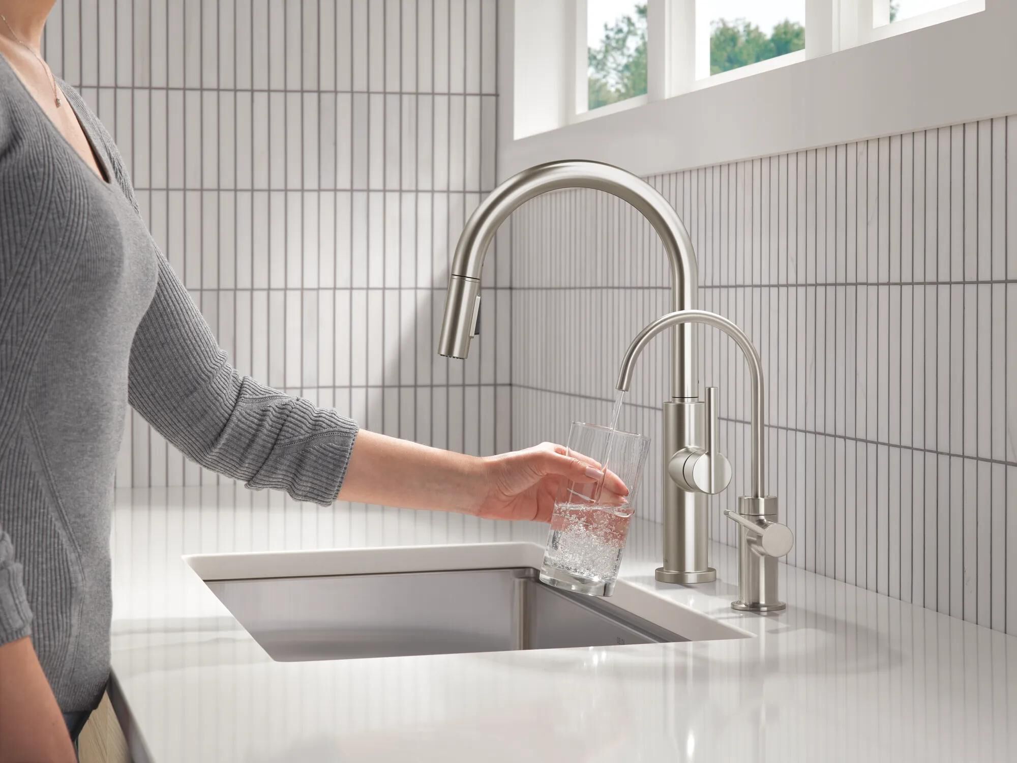 Contemporary Beverage Faucet in Stainless DWQ4001002-SS | Delta Faucet