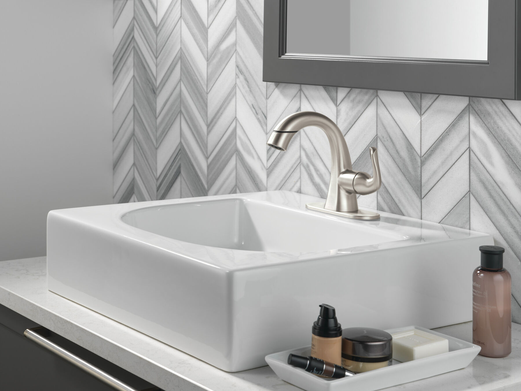 Single Handle Pull-Down Bathroom Faucet