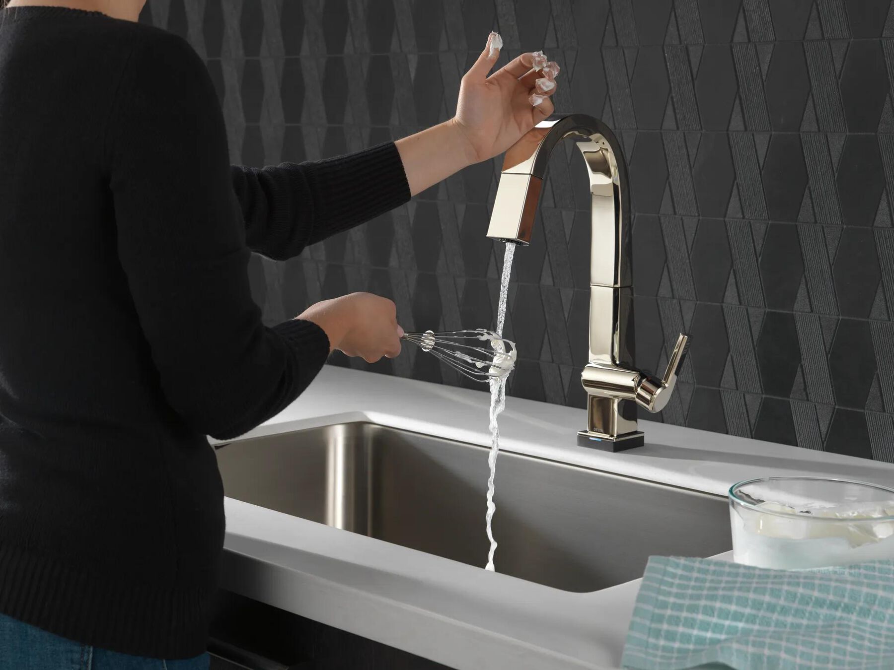 Single Handle Pull Down Bar/Prep Faucet With Touch<sub>2</sub>O Technology