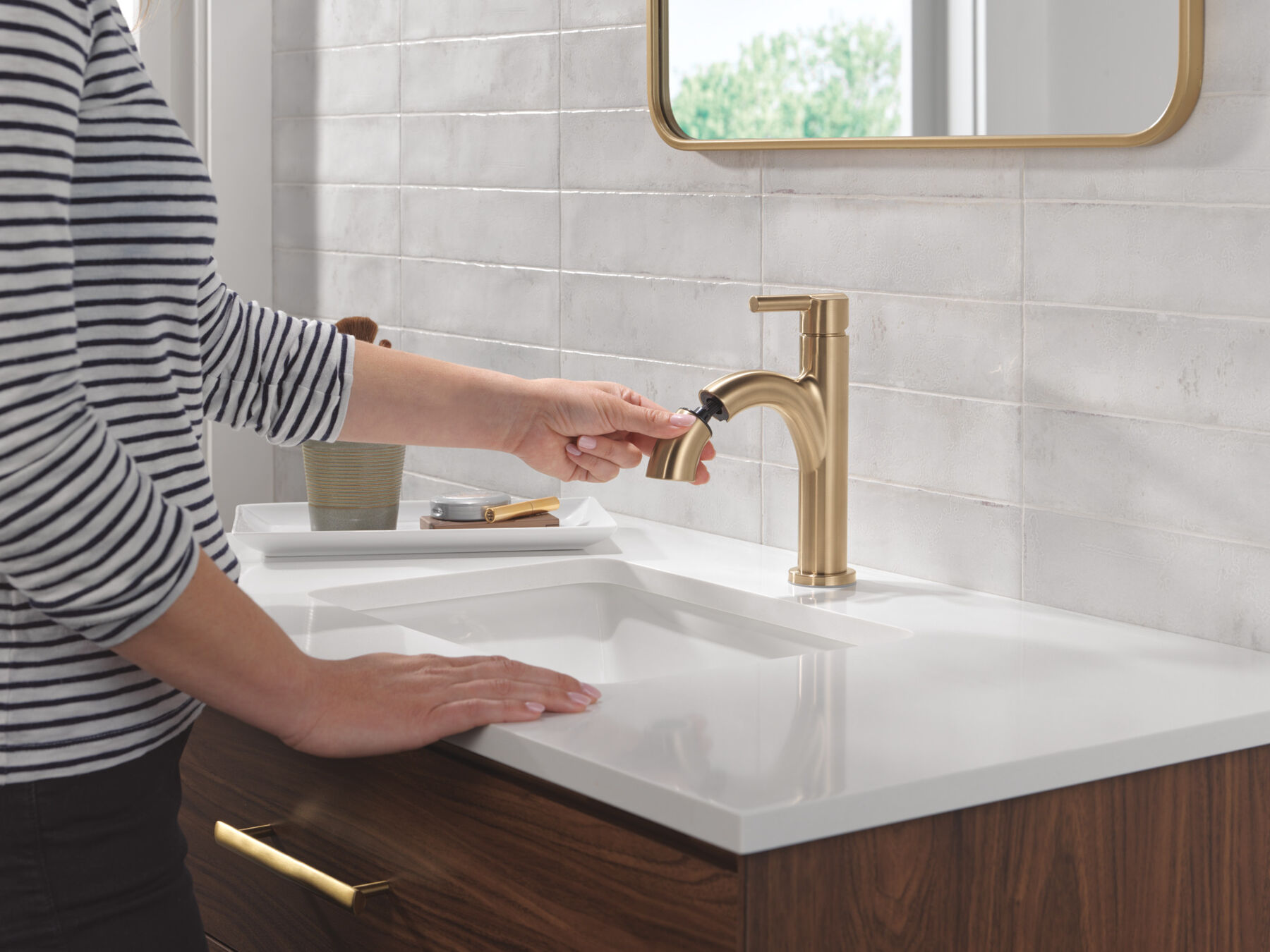 Single Handle Pull-Down Bathroom Faucet