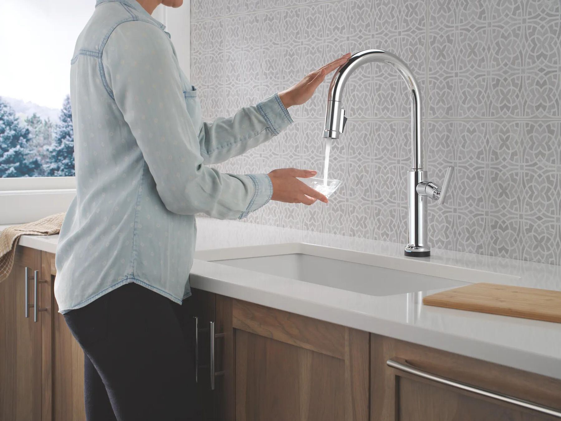 Touch2O&reg; Technology Kitchen Faucet with Touchless Technology