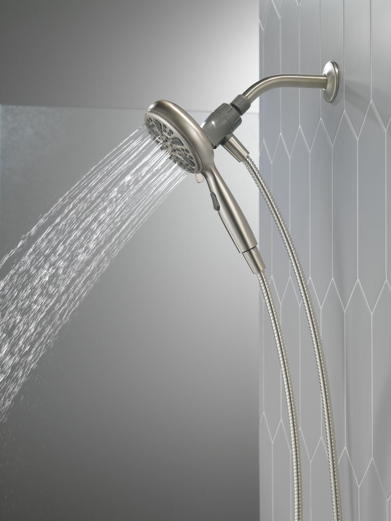 6-Setting SureDock&reg; Magnetic Hand Shower