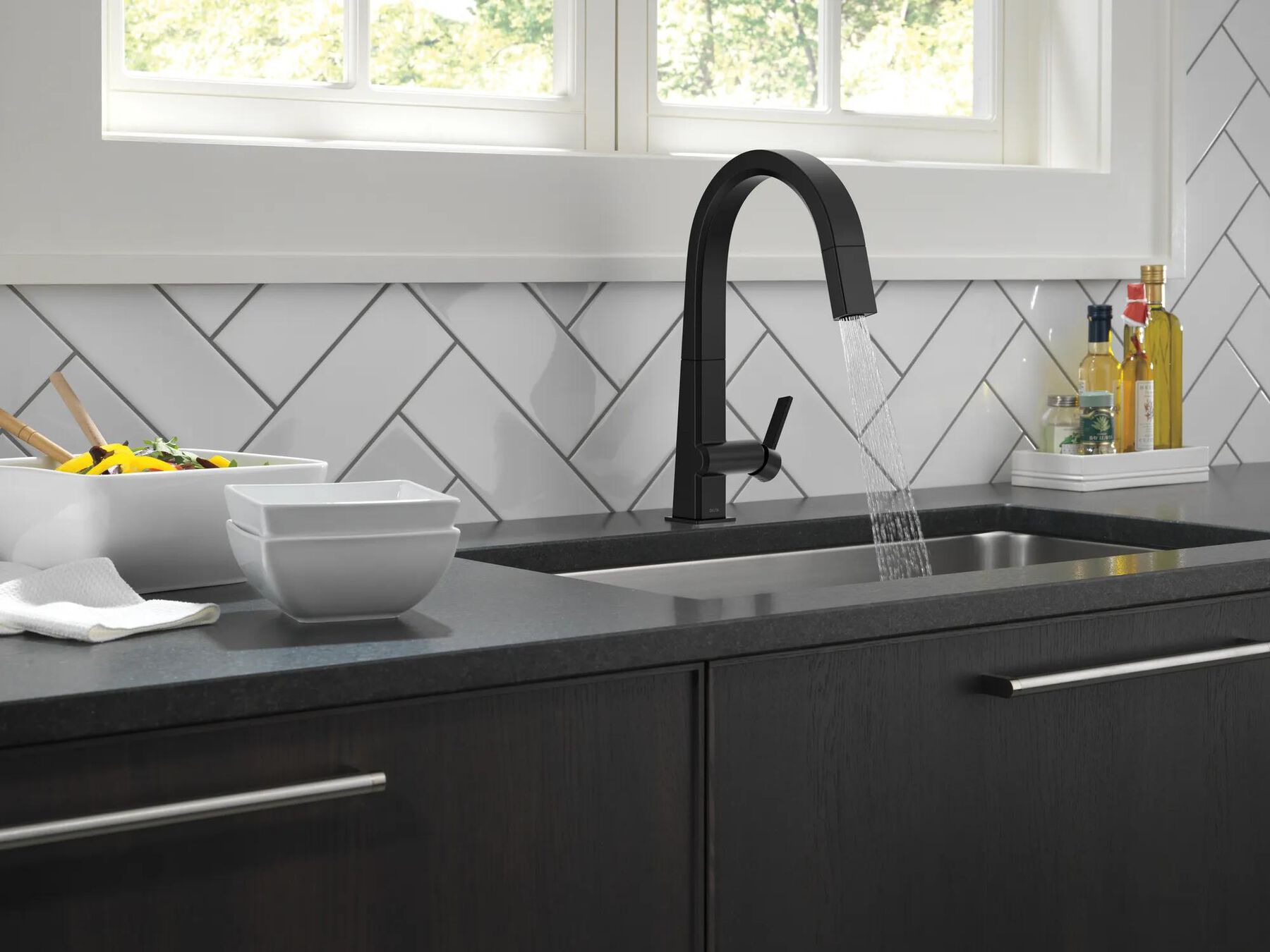 Single Handle Pull-Down Kitchen Faucet