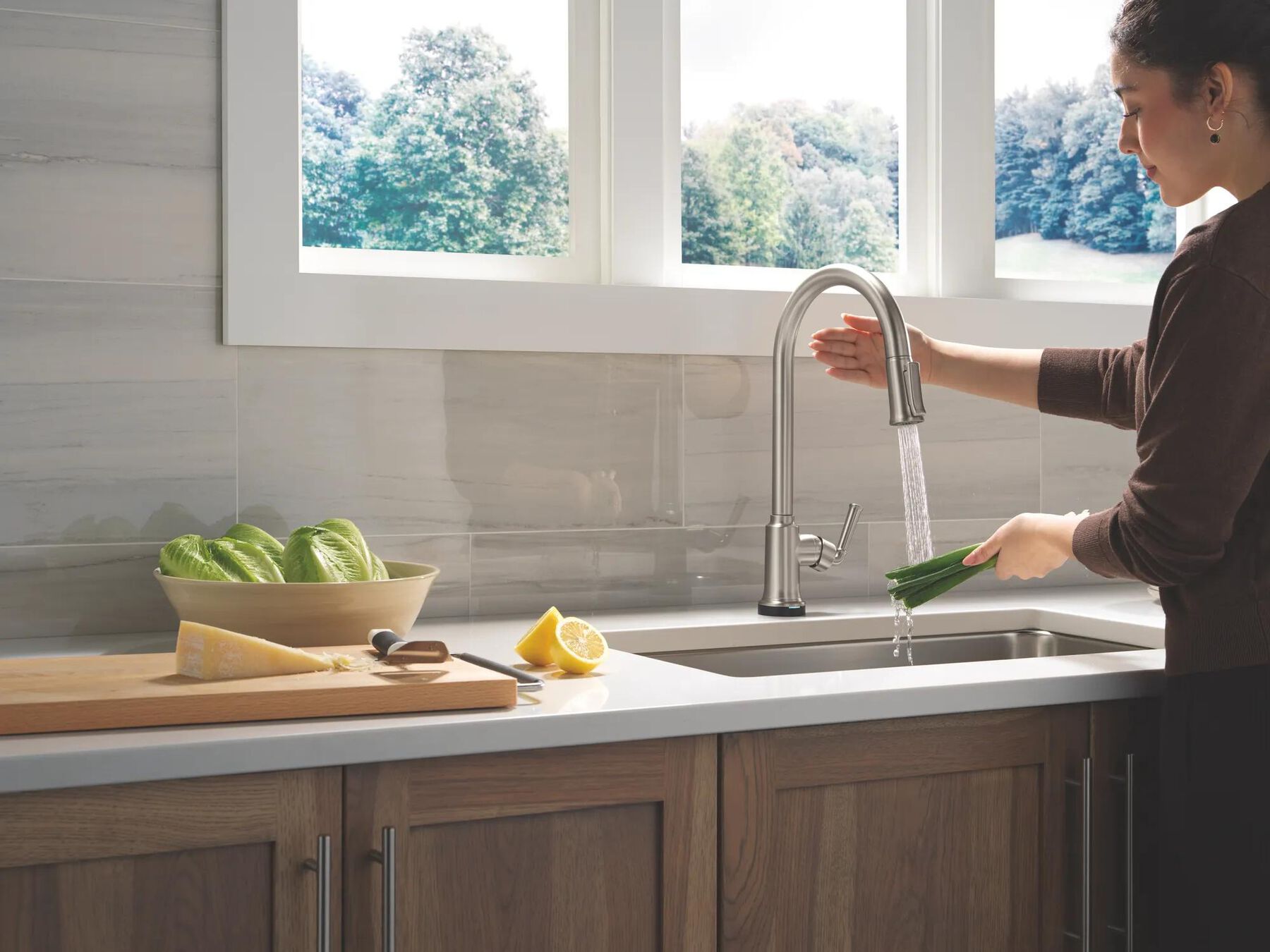 Single Handle Kitchen Pull-Down Faucet With Touchless Technology