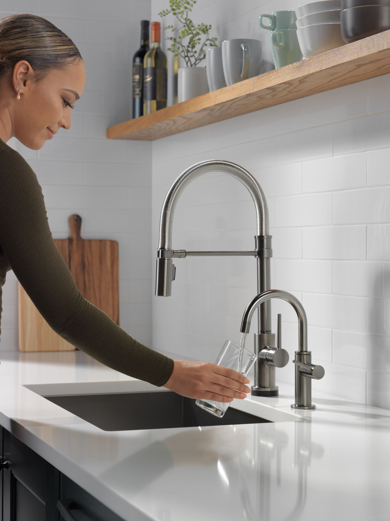 Single-Handle Pull-Down Spring Kitchen Faucet with Touch<sub>2</sub>O&reg; Technology