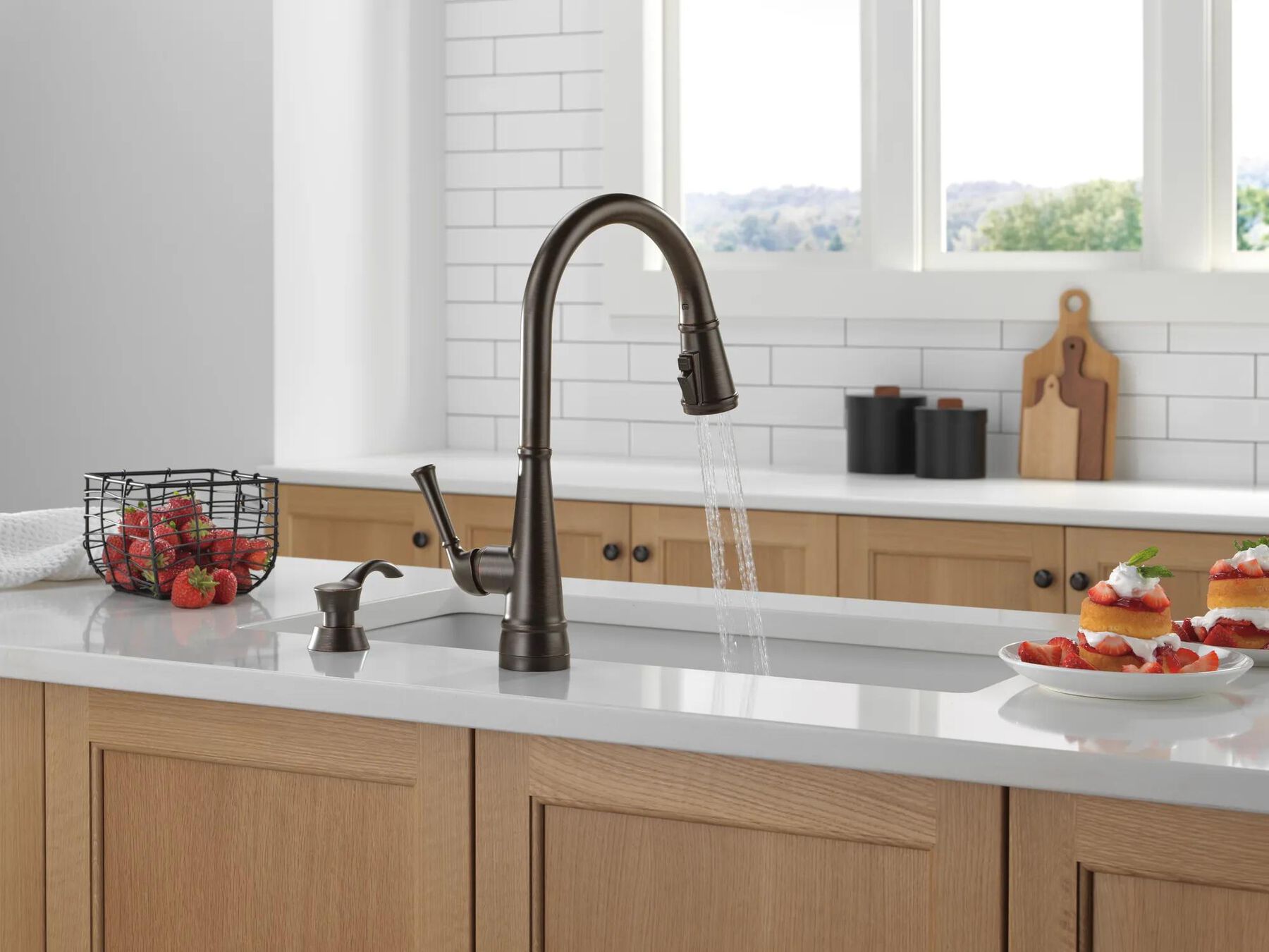 Single Handle Pull-Down Kitchen Faucet with Touch<sub>2</sub>O&reg; and ShieldSpray&reg; Technologies
