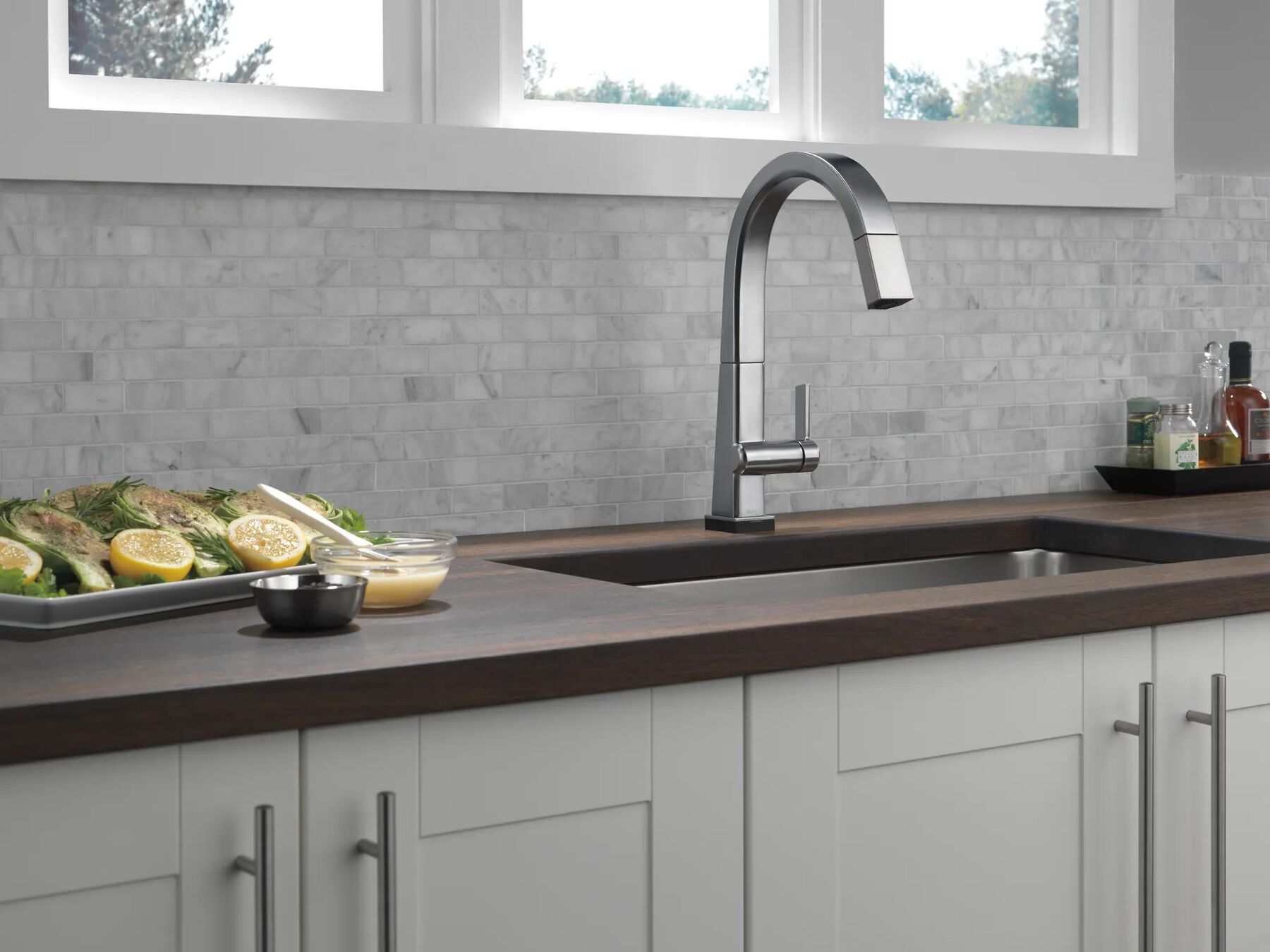 Single Handle Pull-Down Kitchen Faucet with Touch<sub>2</sub>O&reg; Technology Technology