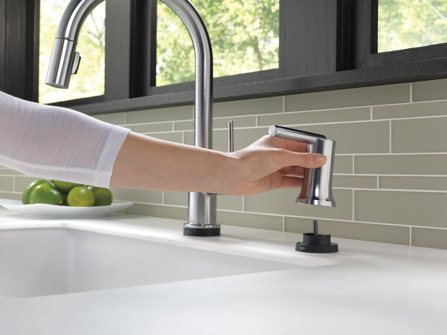 Single Handle Pull-Down Kitchen Faucet with Touch<sub>2</sub>O&reg; Technology