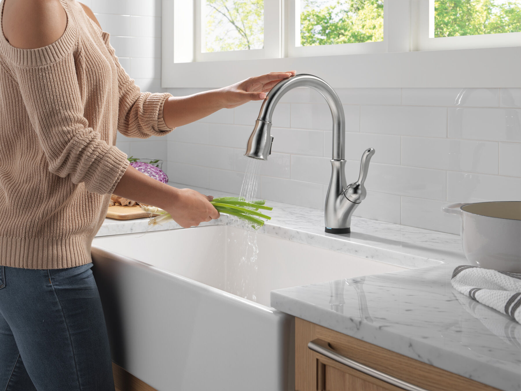 Touch2O&reg; with Touchless&trade; Pull-Down Kitchen with Soap Disp Bundle