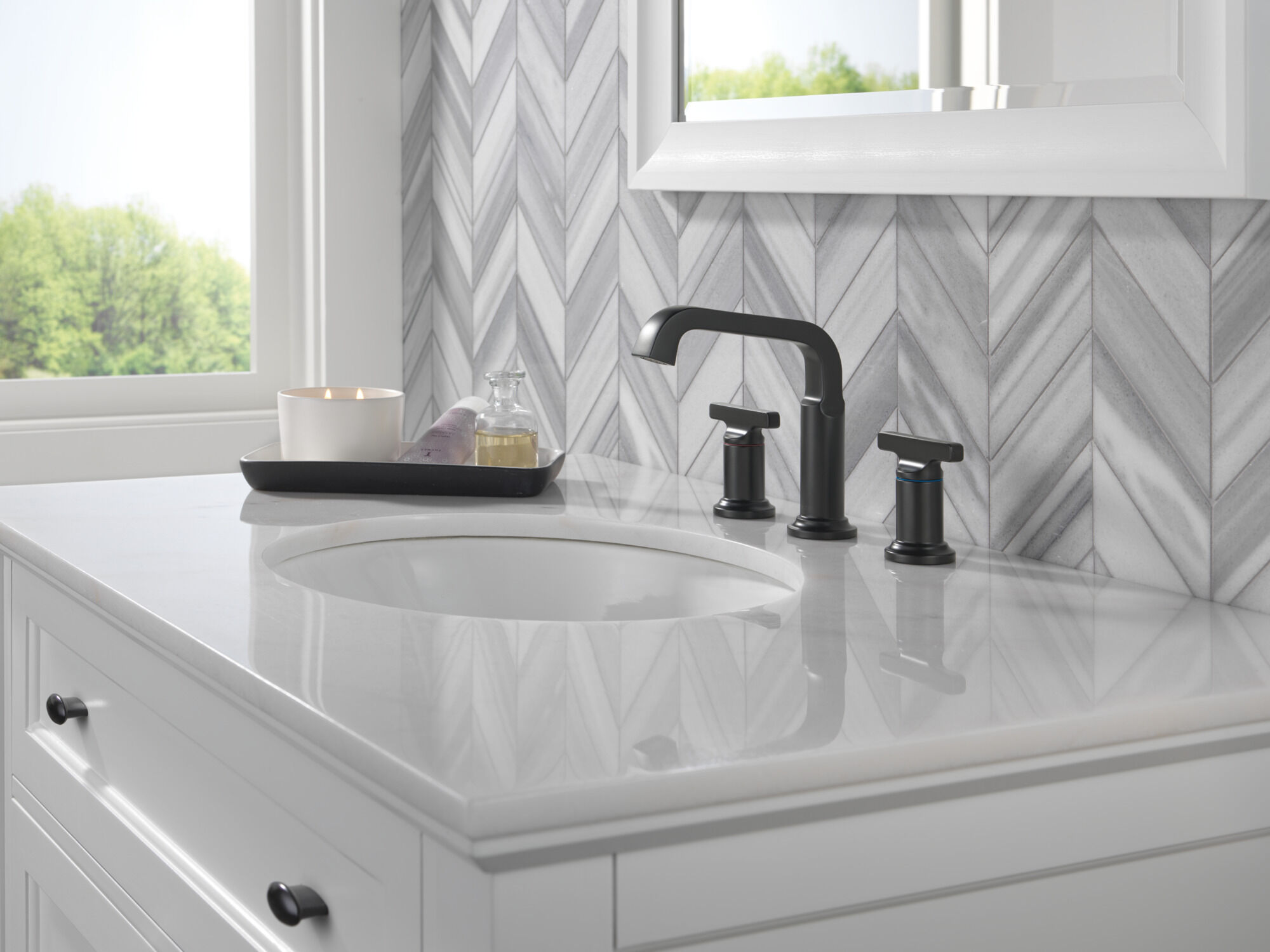 Two Handle Widespread Bathroom Faucet in Matte Black 35587-BL-DST