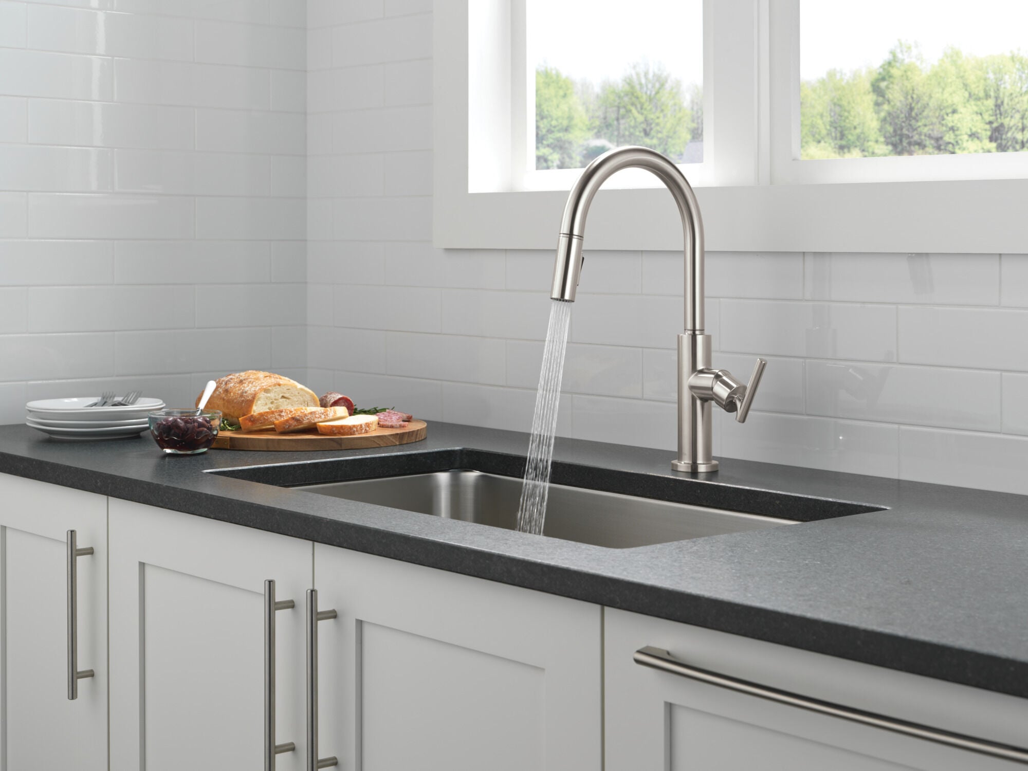 Single Handle Pull-Down Kitchen Faucet in Stainless 19731LF-SS