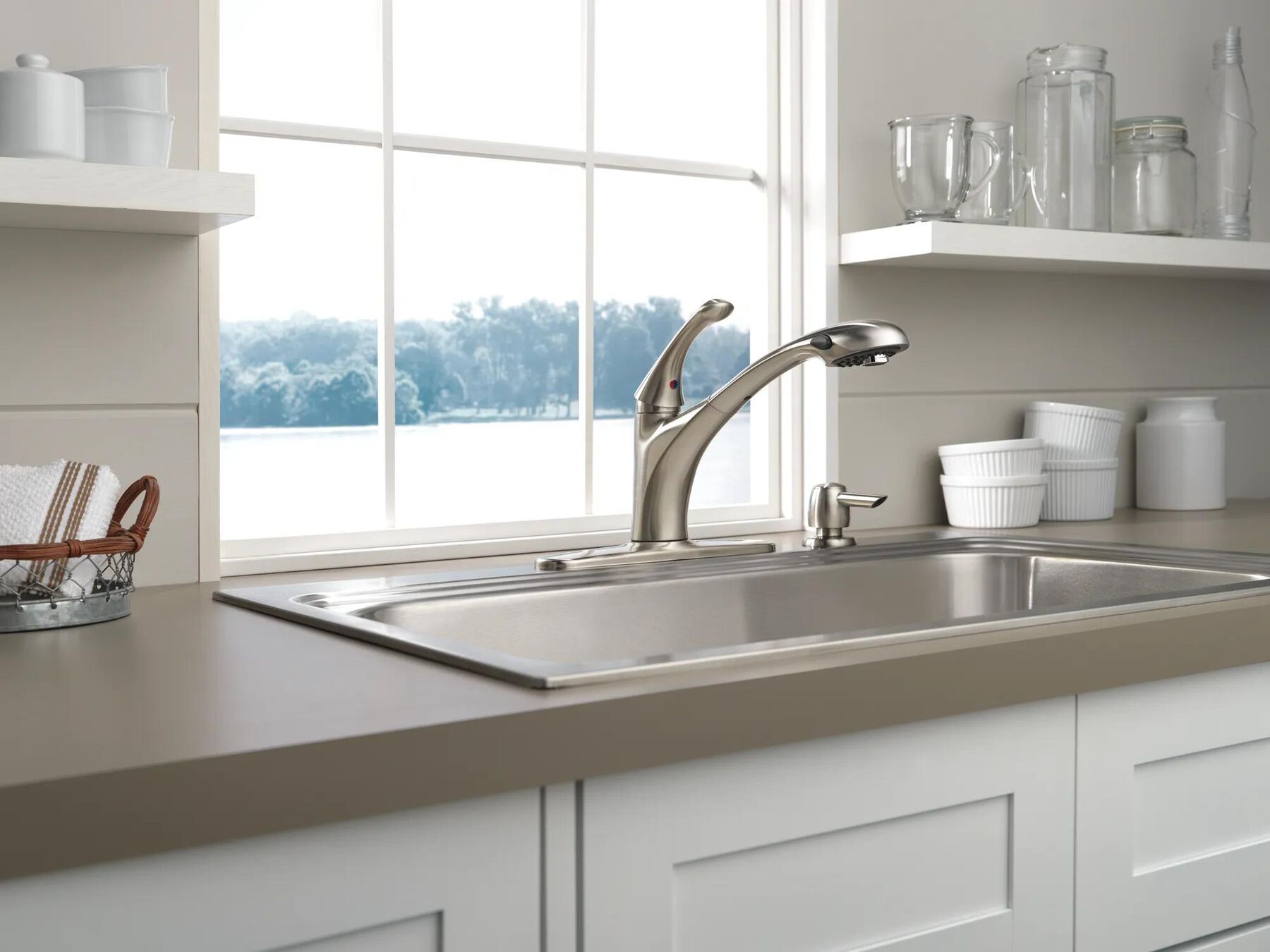 Single Handle Pull-Out Kitchen Faucet with Soap Dispenser