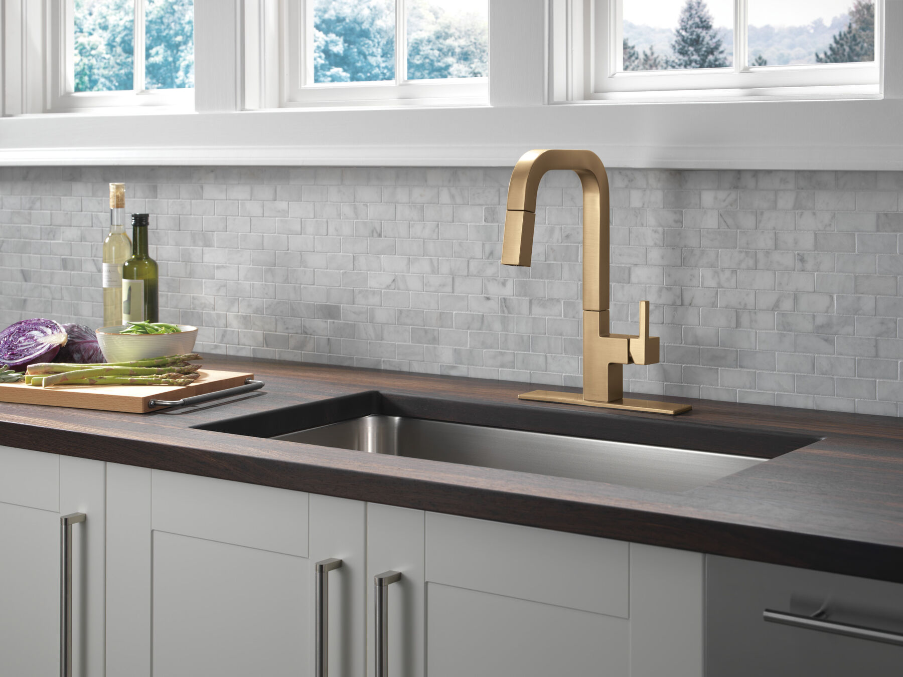 Single Handle Pull-Down Kitchen Faucet