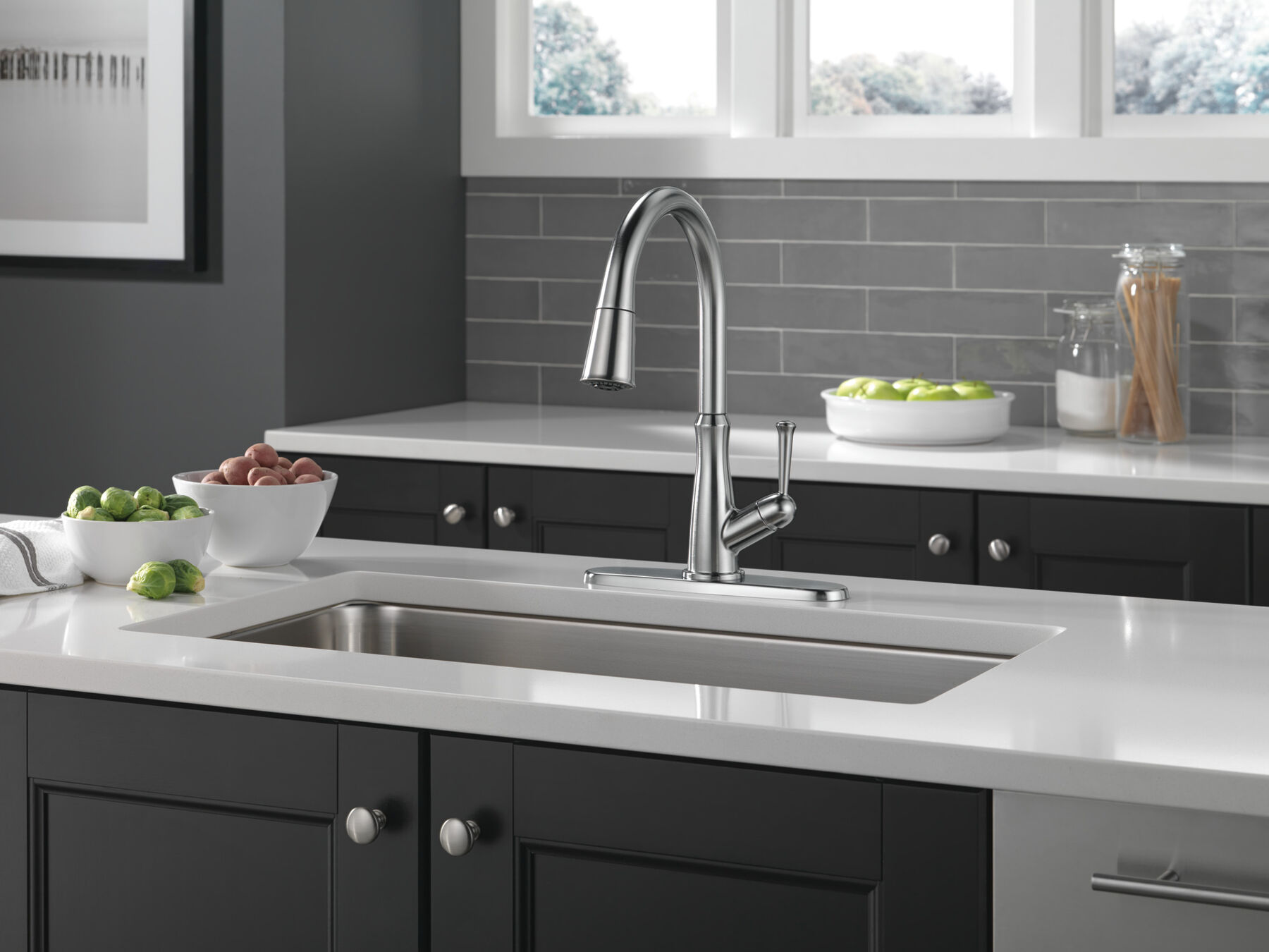Single Handle Pull-Down Kitchen Faucet