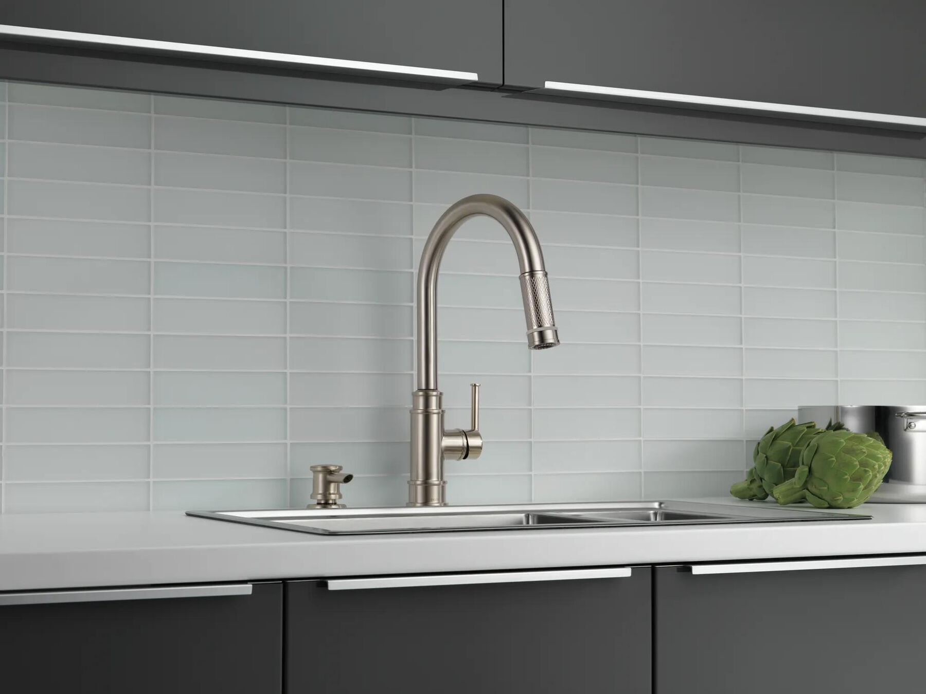Single Handle Pull-Down Kitchen Faucet (Recertified)