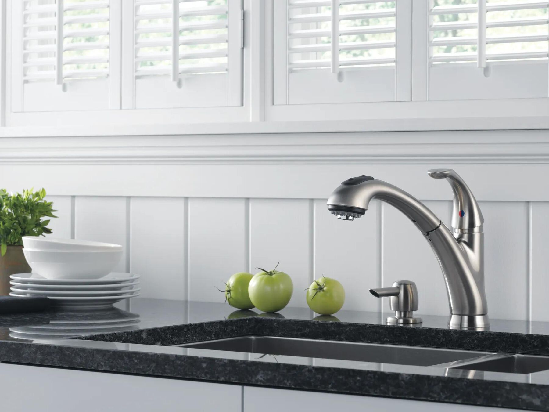 Single Handle Pull-Out Kitchen Faucet with Soap Dispenser