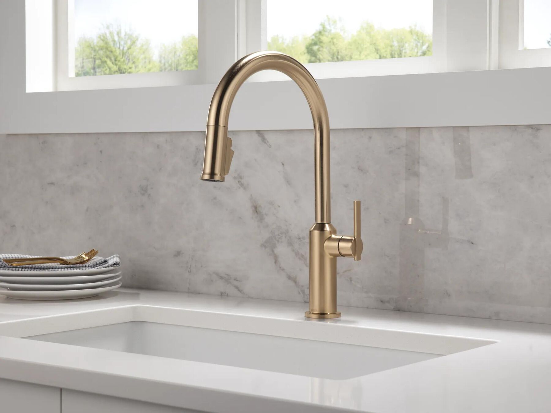 Single Handle Pull-Down Kitchen Faucet