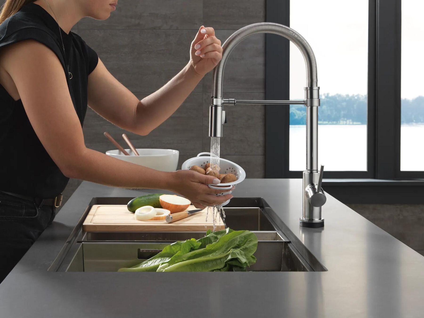 Touchless Pull-Down Kitchen Faucet (Recertified)