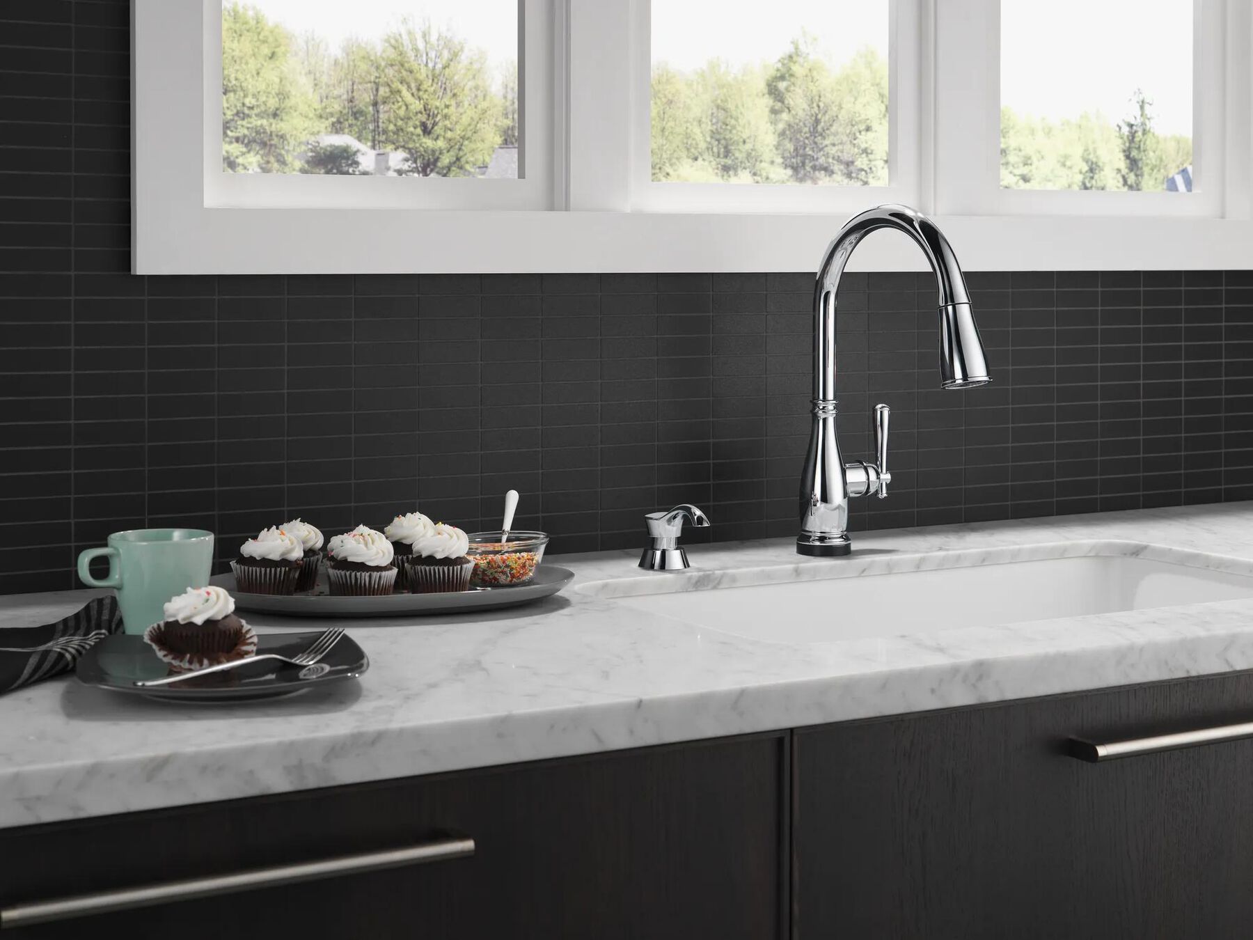 Single Handle Pull-Down Kitchen Faucet with Touch2O&reg; and ShieldSpray&reg; Technologies