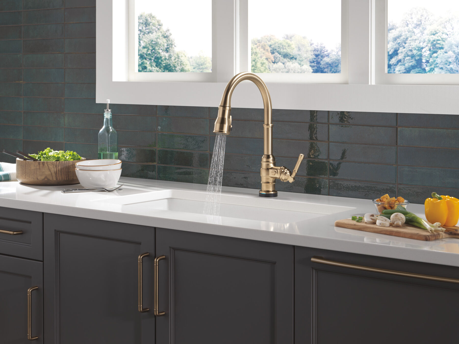 Touch<sub>2</sub>O&reg; Technology Kitchen Faucet with Touchless Technology