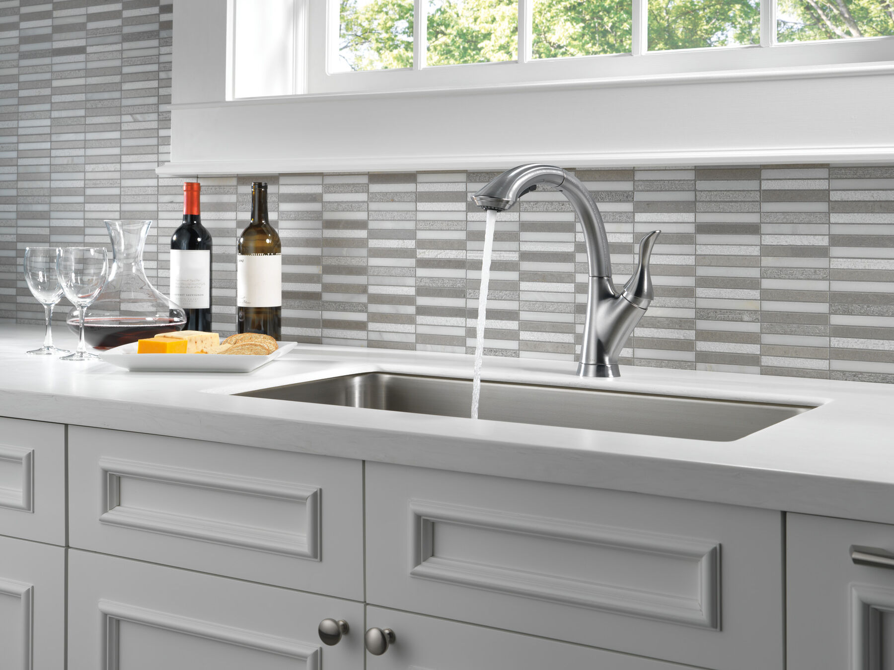 Single Handle Pull-Out Kitchen Faucet