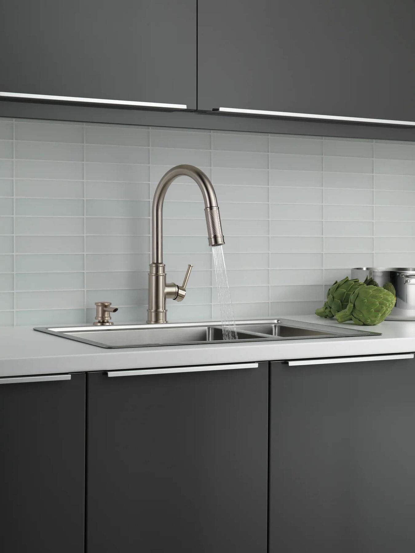 Single Handle Pull-Down Kitchen Faucet