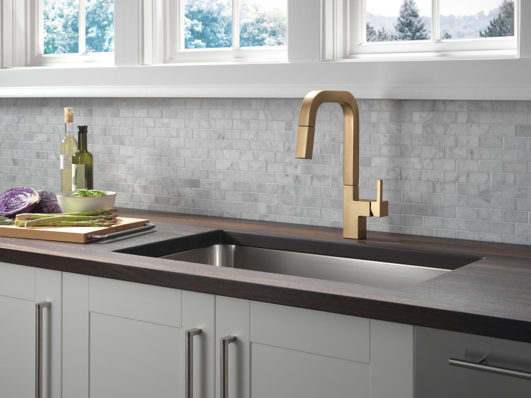 Single Handle Pull-Down Kitchen Faucet