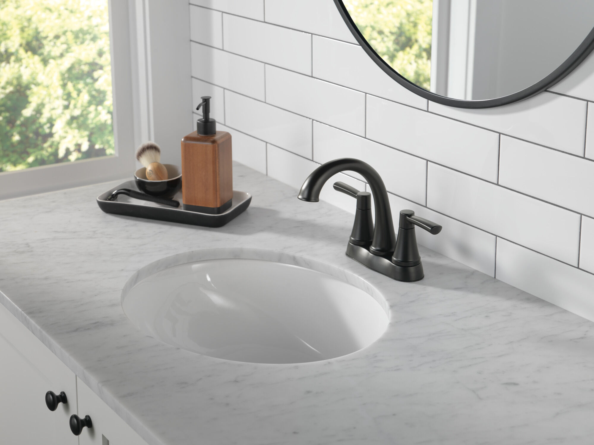 Two Handle Centerset Bathroom Faucet in Matte Black 25862LF-BL