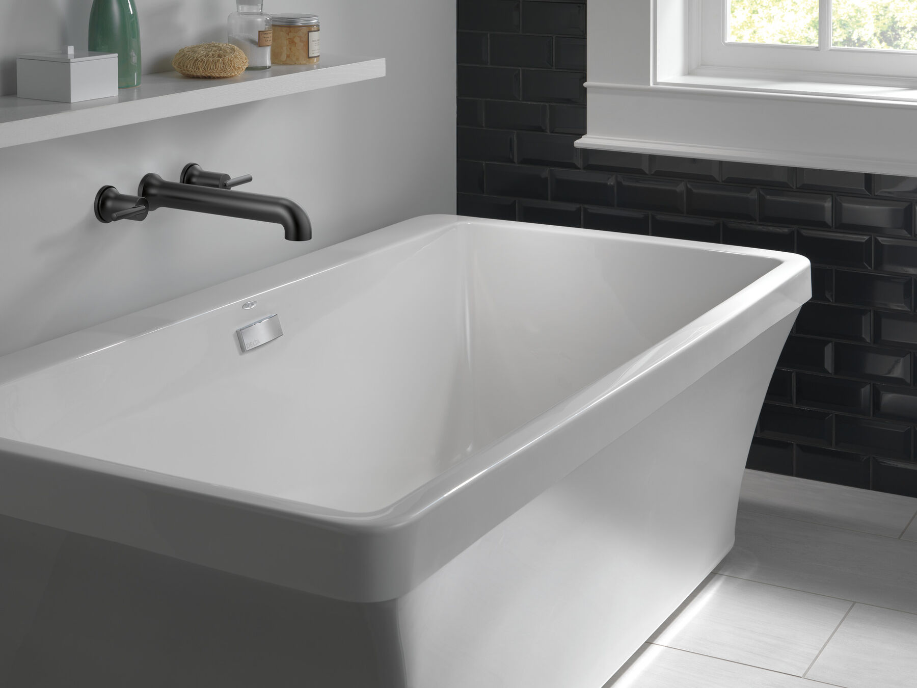 60'' x 32'' Freestanding Tub with Integrated Waste and Overflow