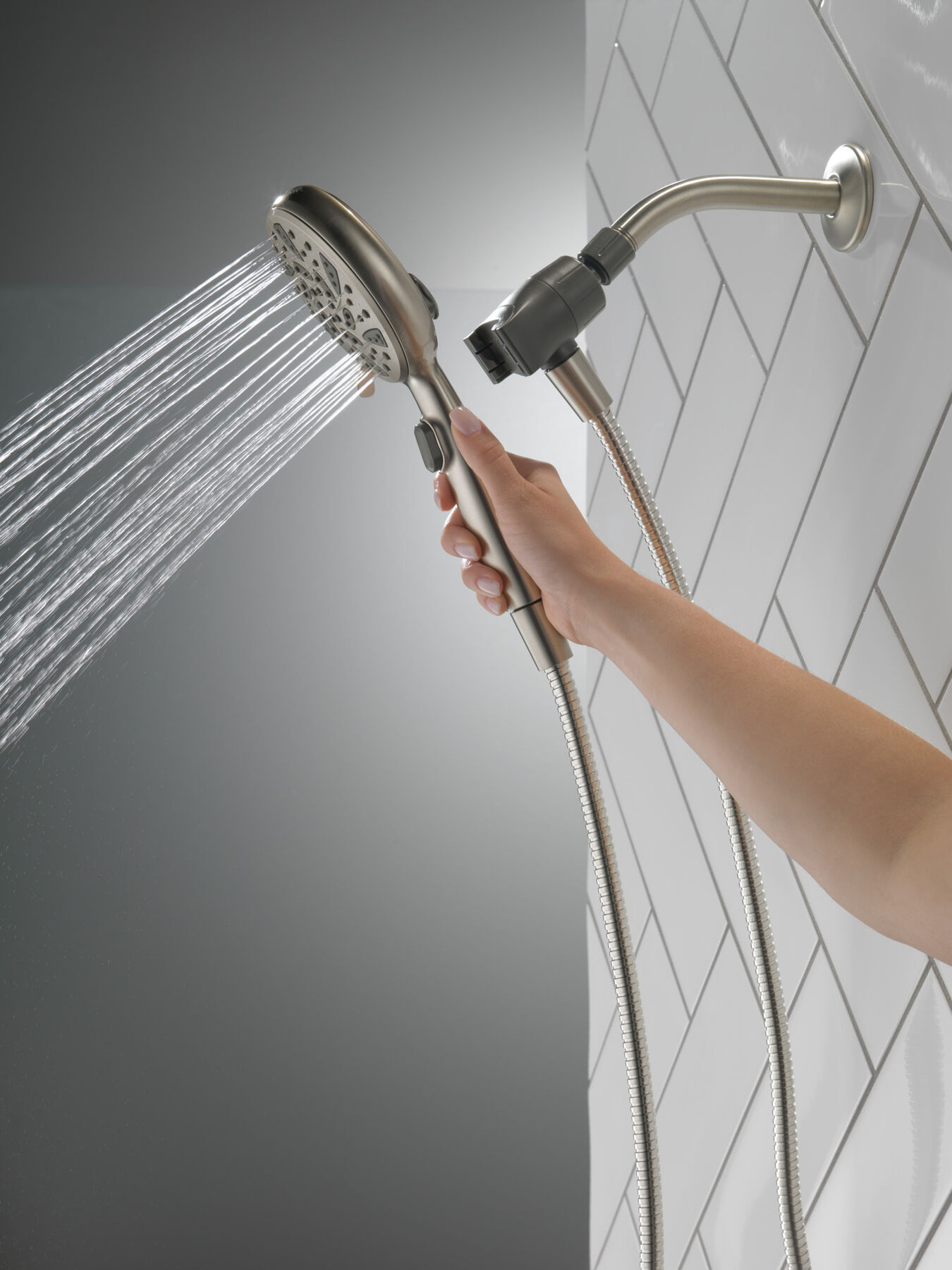 6-Setting SureDock&reg; Magnetic Hand Shower