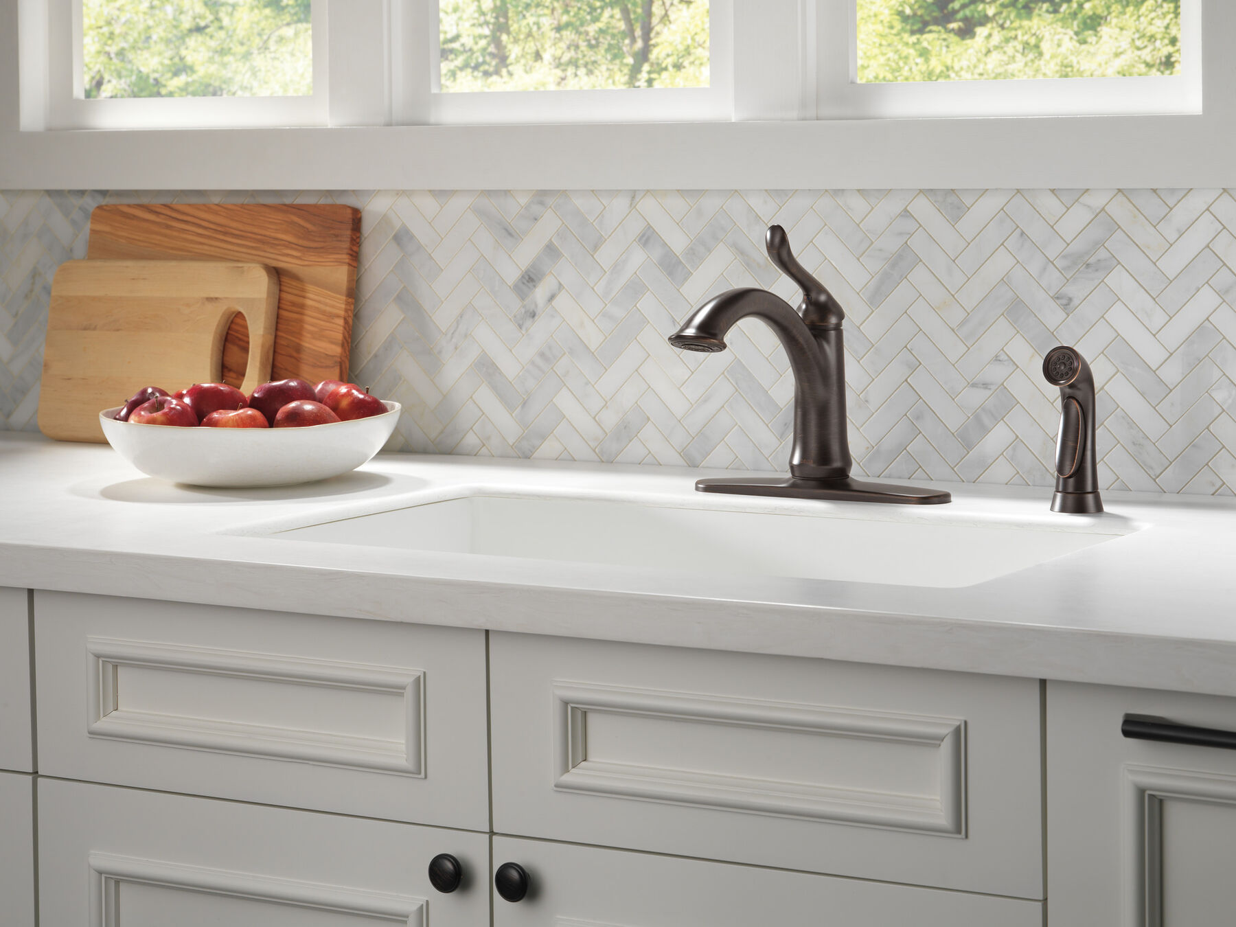 Single Handle Kitchen Faucet with Spray