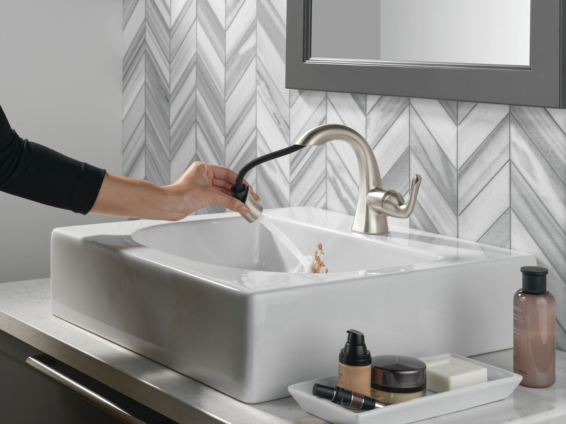 Single Handle Pull-Down Bathroom Faucet