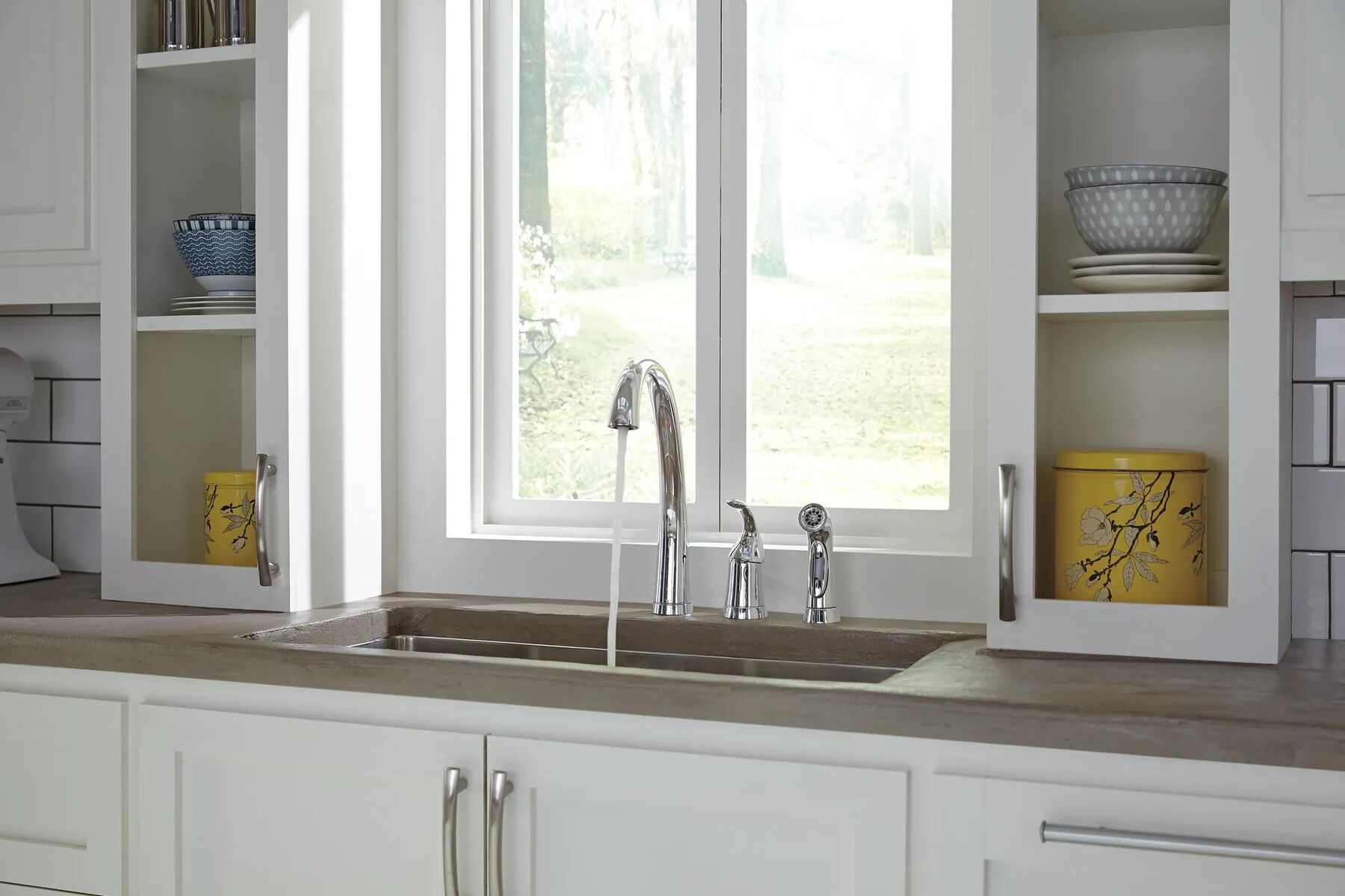 Single Handle Kitchen Faucet with Spray