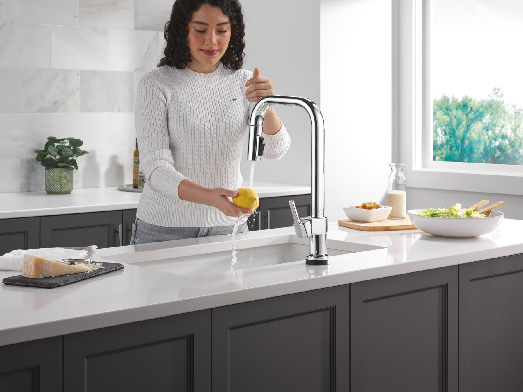 Touch2O&reg; with Touchless Technology Single Handle Pull-Down Kitchen Faucet