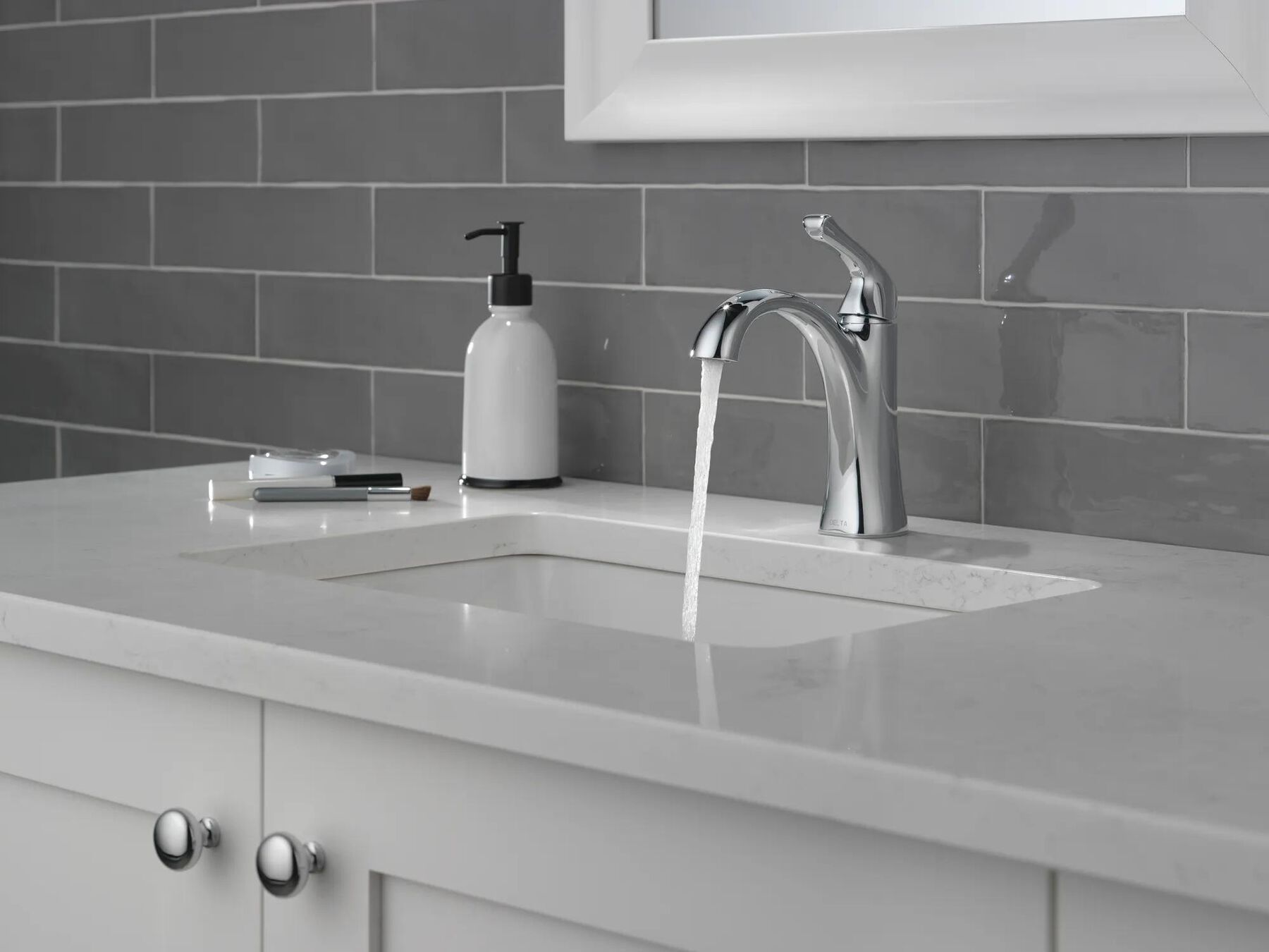 Single-Hole Bathroom Faucet (Recertified)