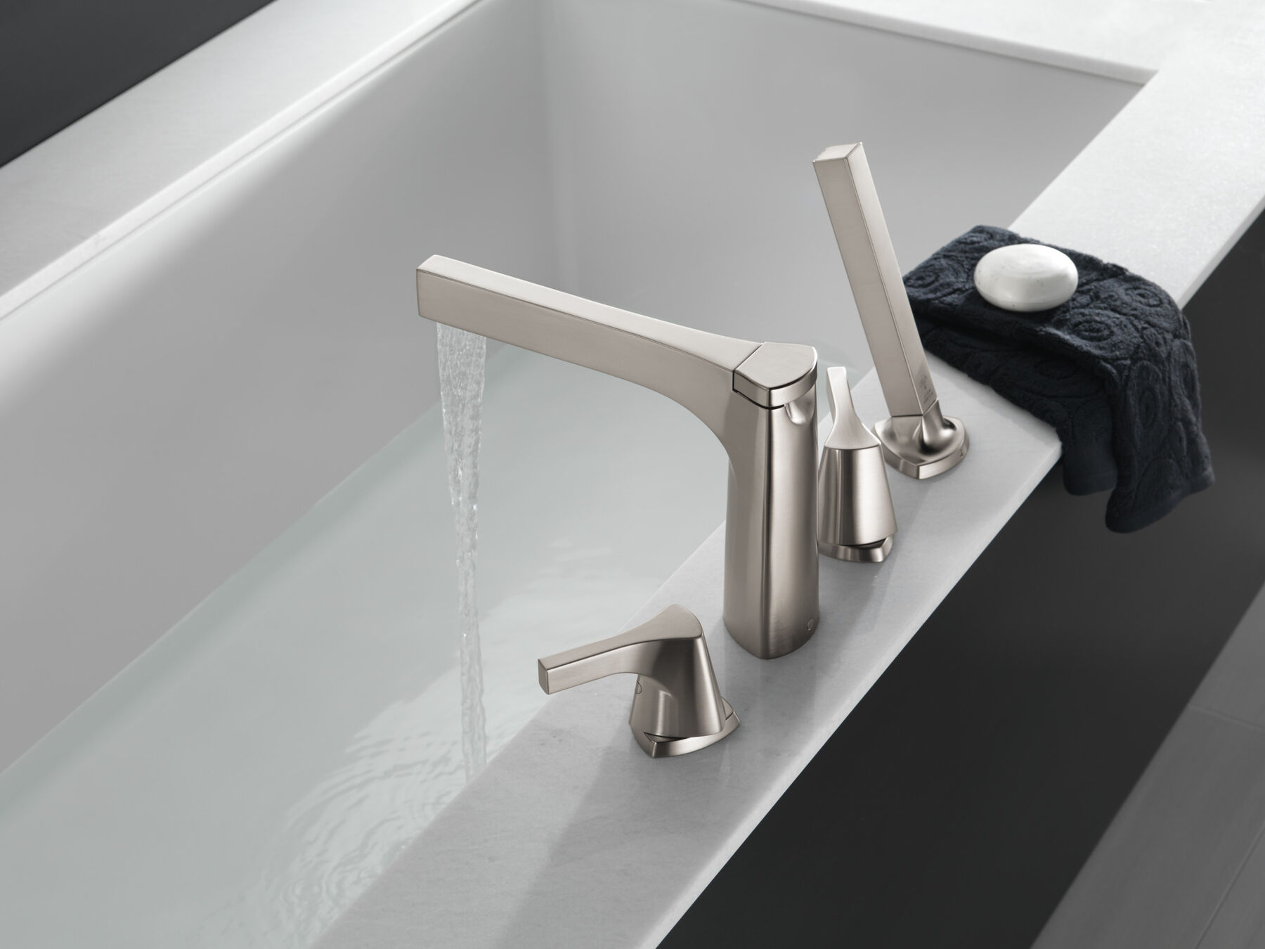 Roman Tub with Hand Shower Trim (Recertified)