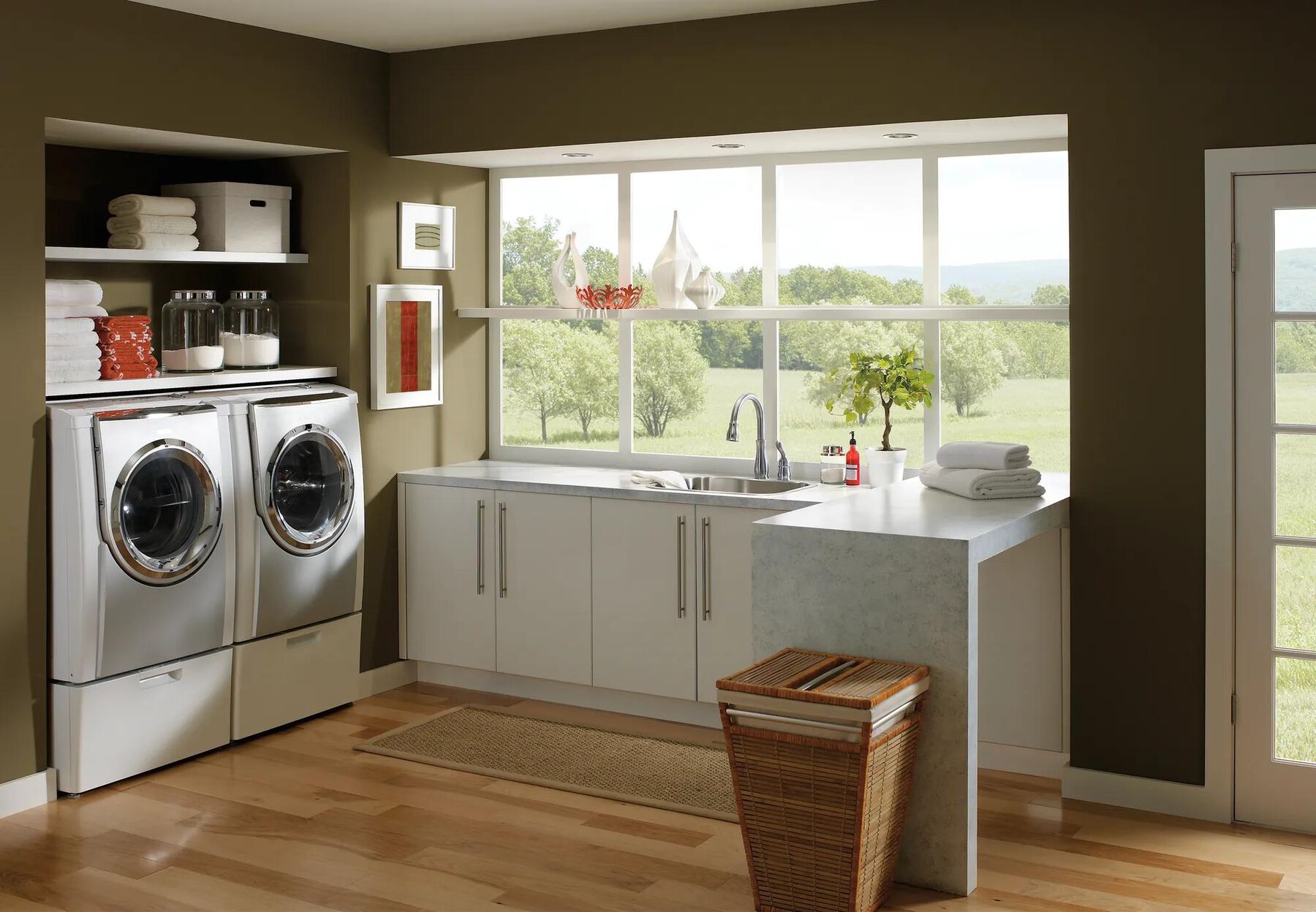 Single Handle Pull-Down Kitchen Faucet