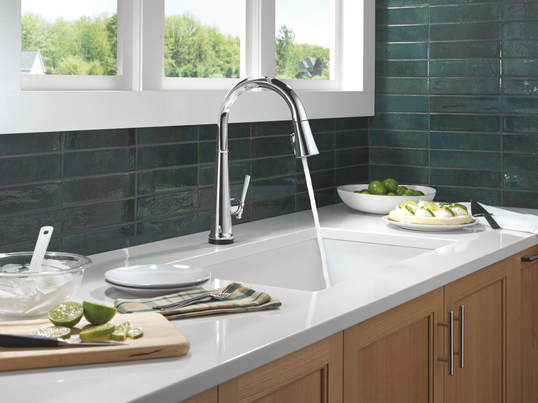 Touch<sub>2</sub>O&reg; Technology Kitchen Faucet with Touchless Technology